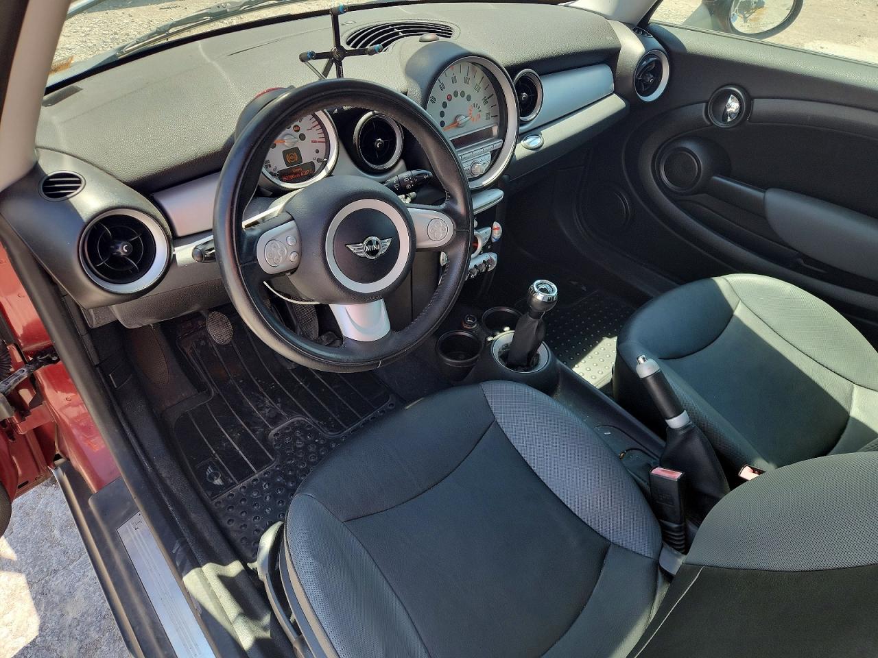 2009 Mini Cooper Clubman Red vin: WMWML33579TP97387