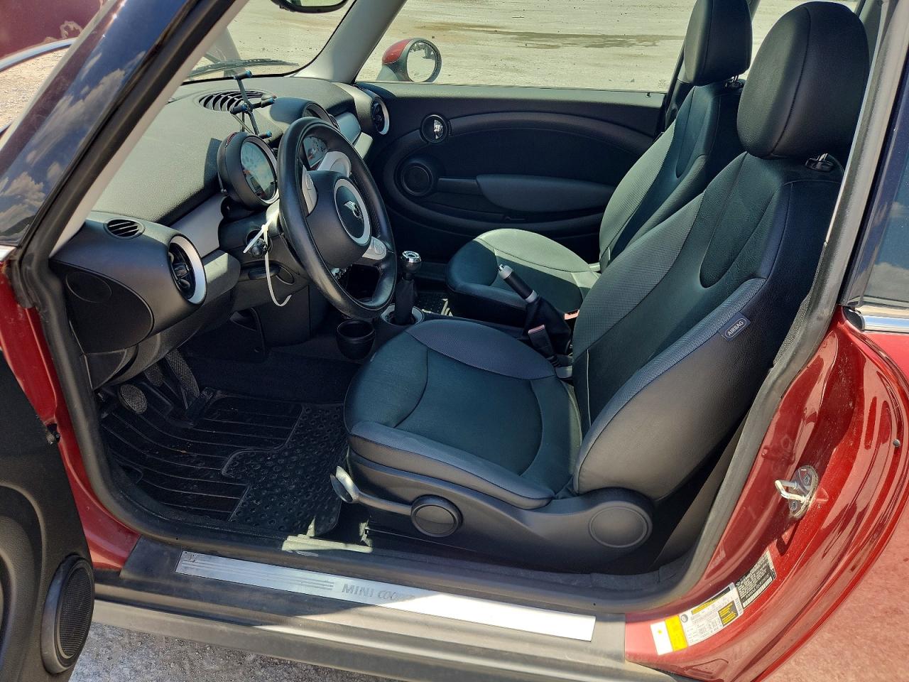 2009 Mini Cooper Clubman Red vin: WMWML33579TP97387