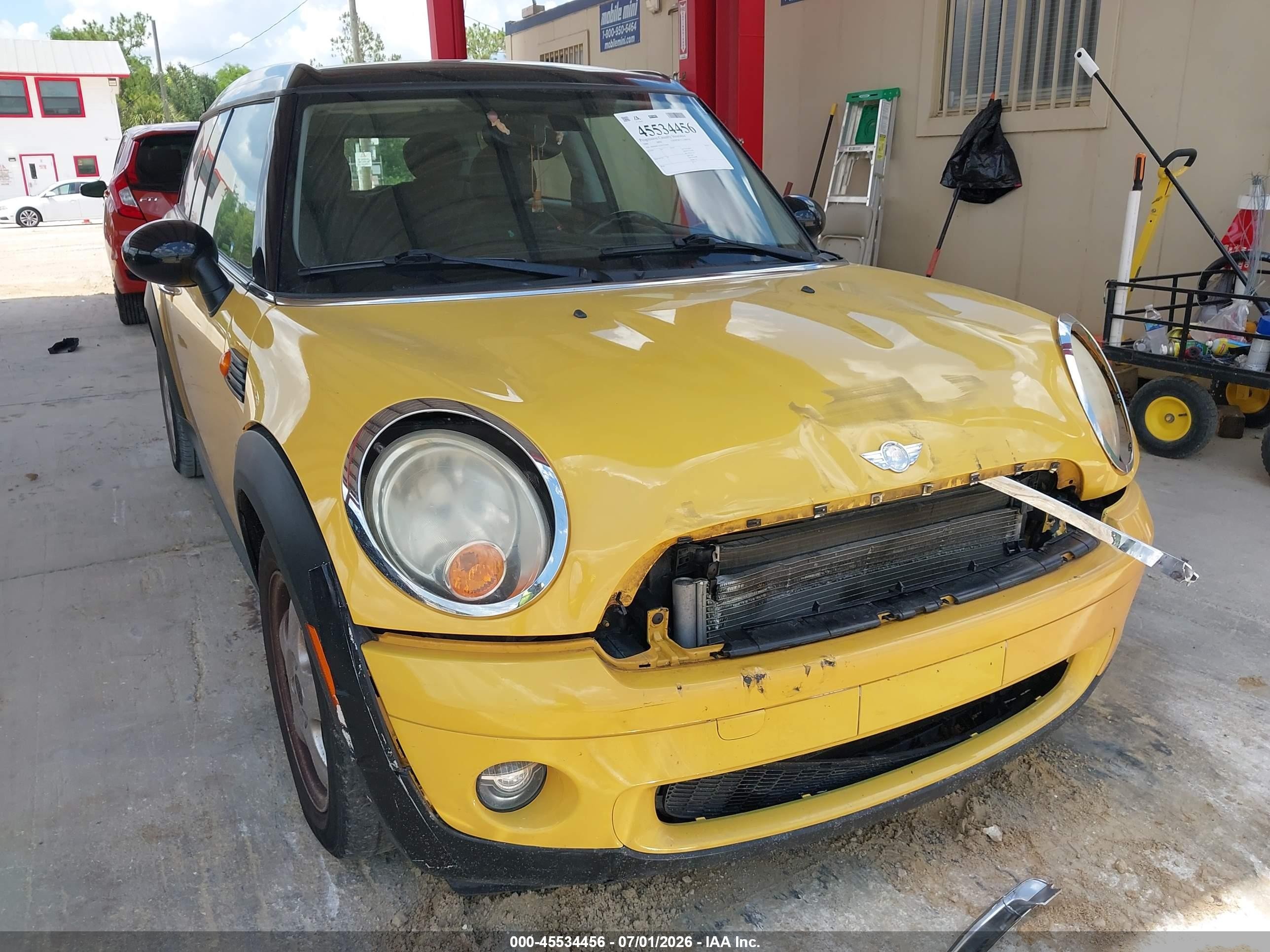 2009 Mini Cooper Clubman Yellow vin: WMWML335X9TX34641