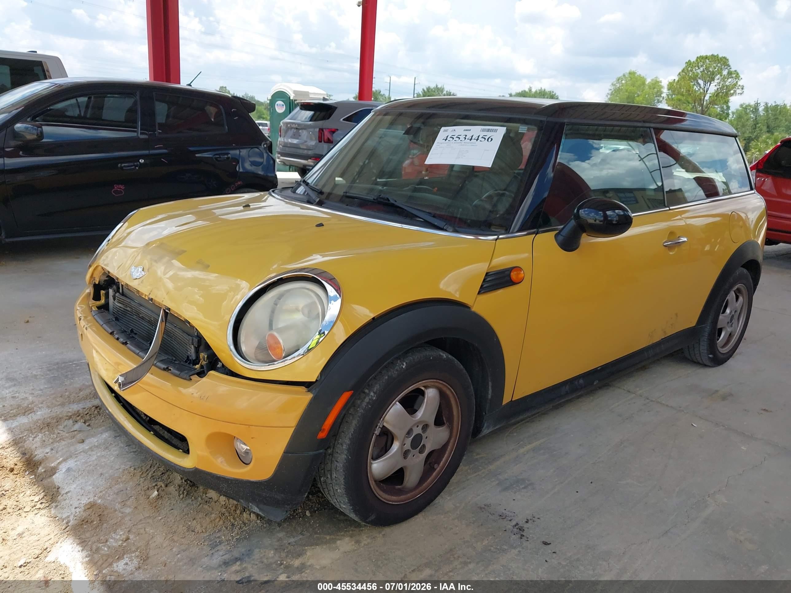 2009 Mini Cooper Clubman Yellow vin: WMWML335X9TX34641