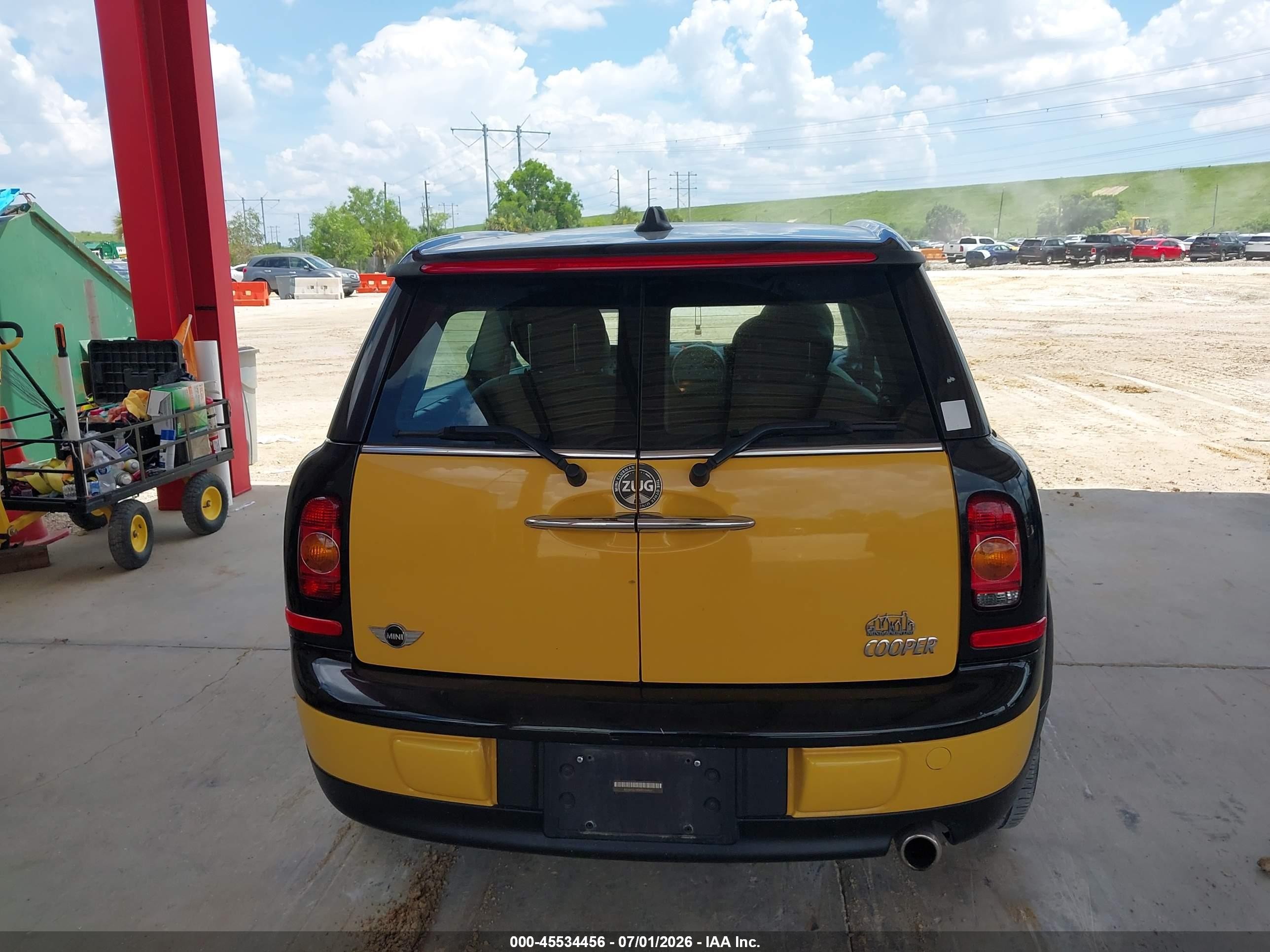 2009 Mini Cooper Clubman Yellow vin: WMWML335X9TX34641