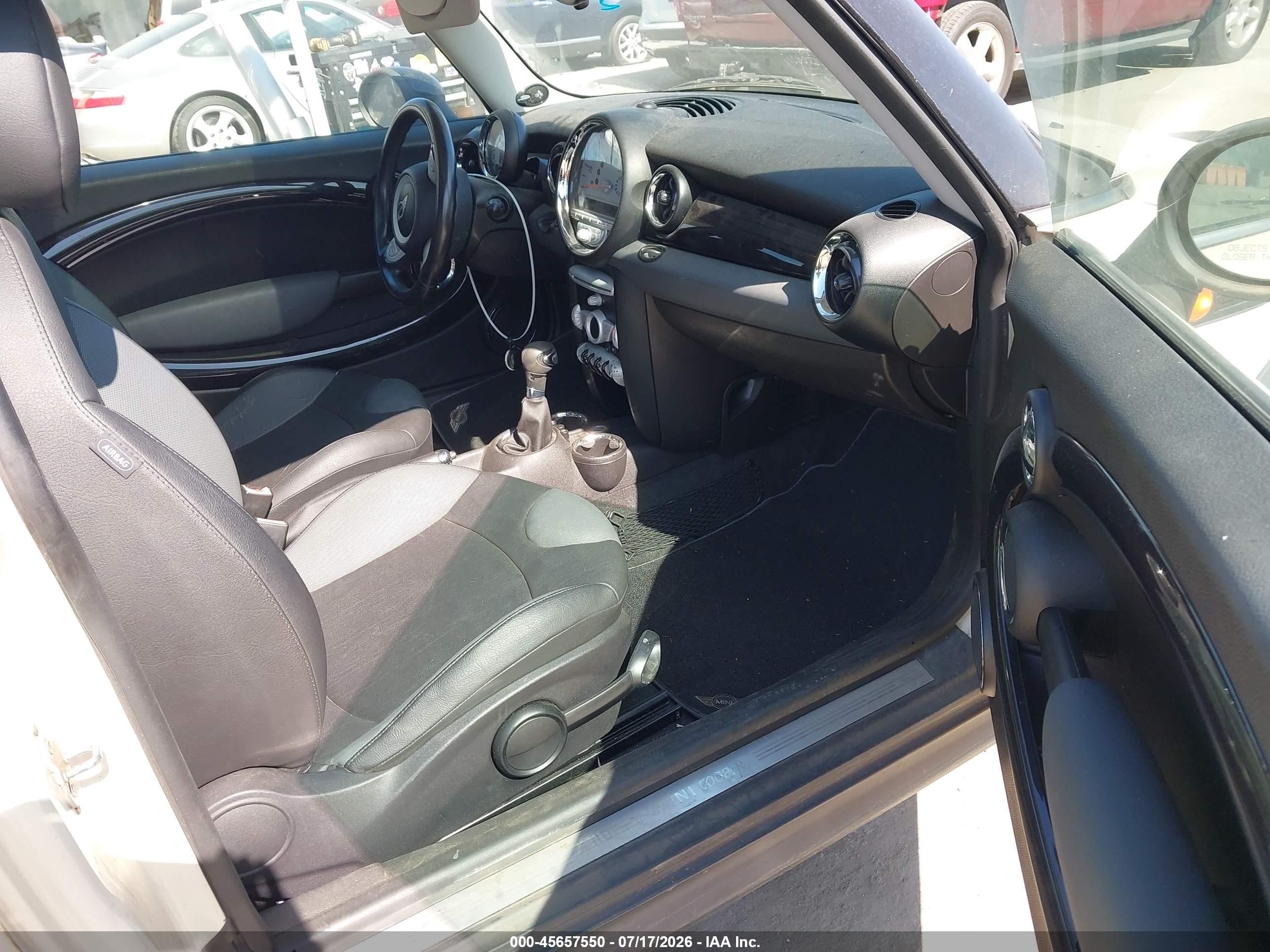 2010 Mini Cooper Clubman   White vin: WMWML3C50ATX37889