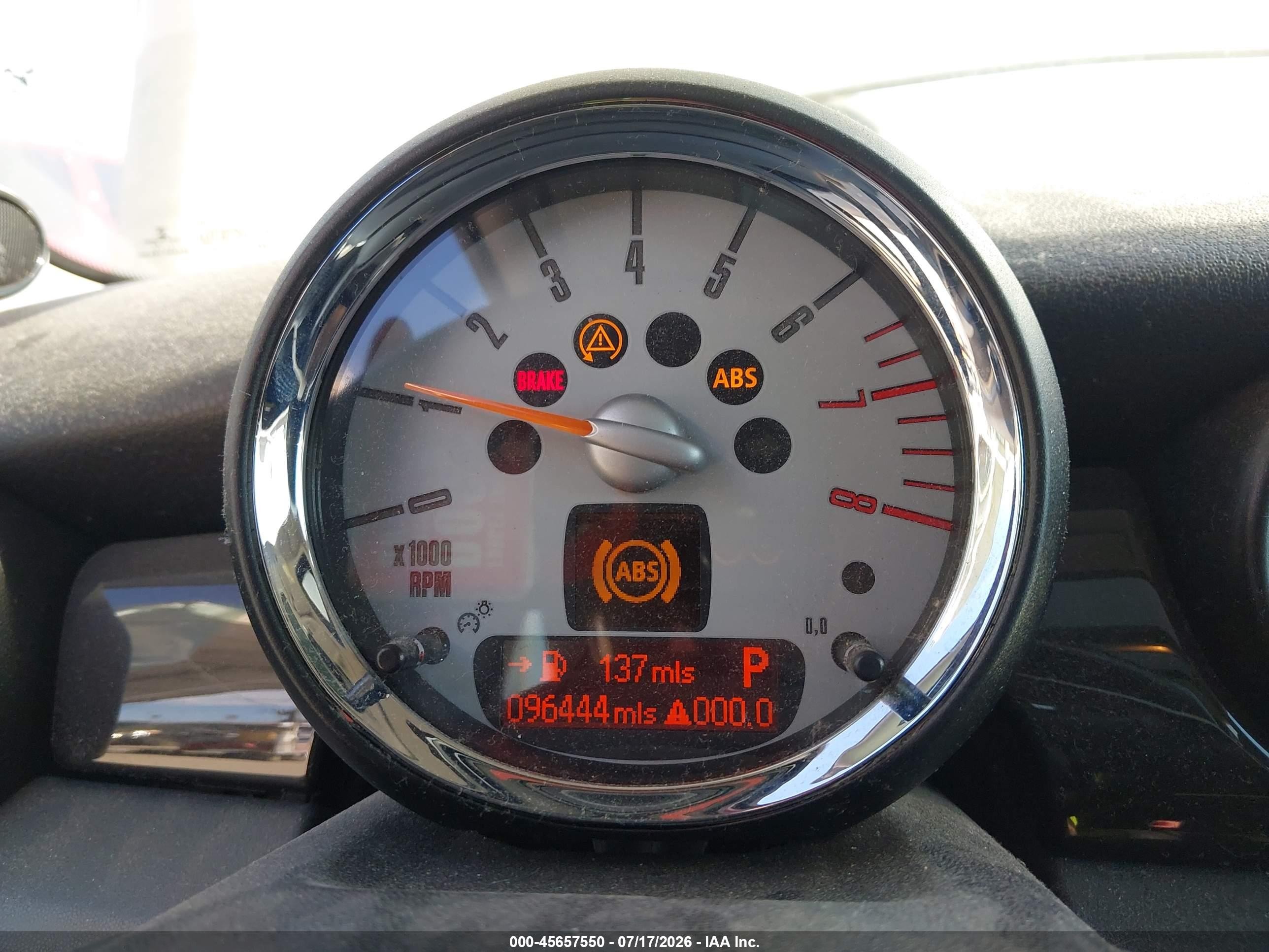 2010 Mini Cooper Clubman   White vin: WMWML3C50ATX37889