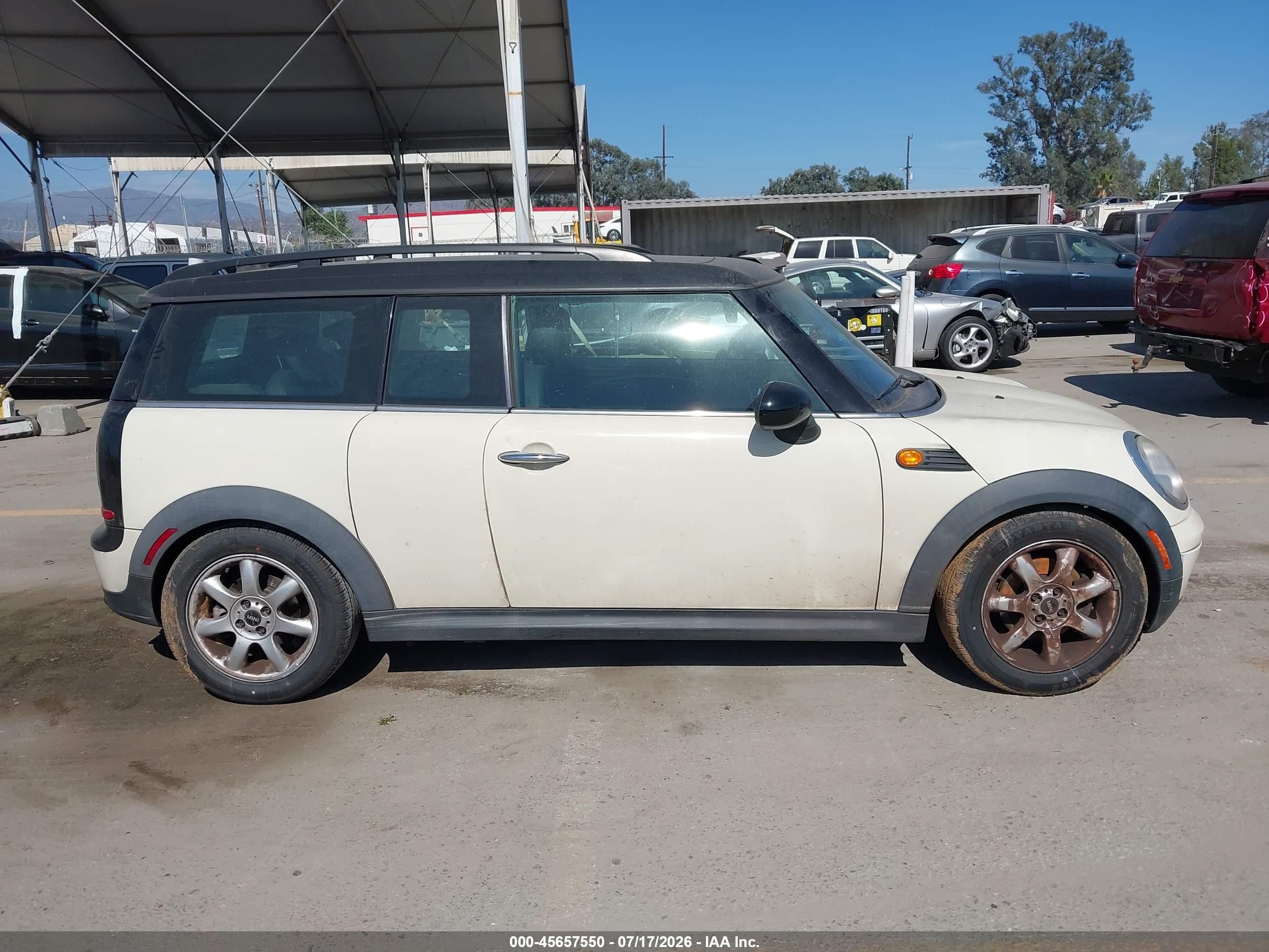 2010 Mini Cooper Clubman   White vin: WMWML3C50ATX37889