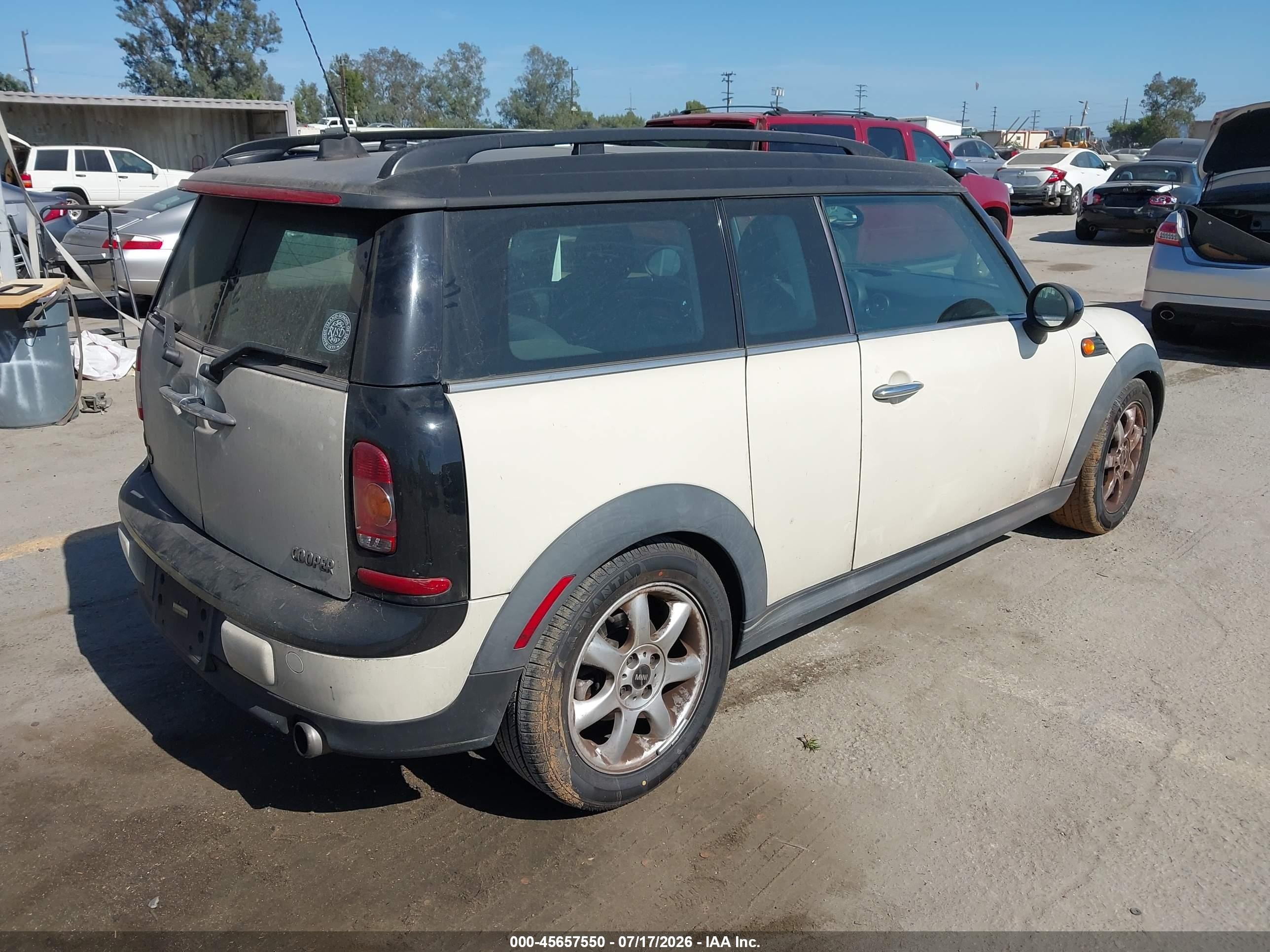 2010 Mini Cooper Clubman   White vin: WMWML3C50ATX37889