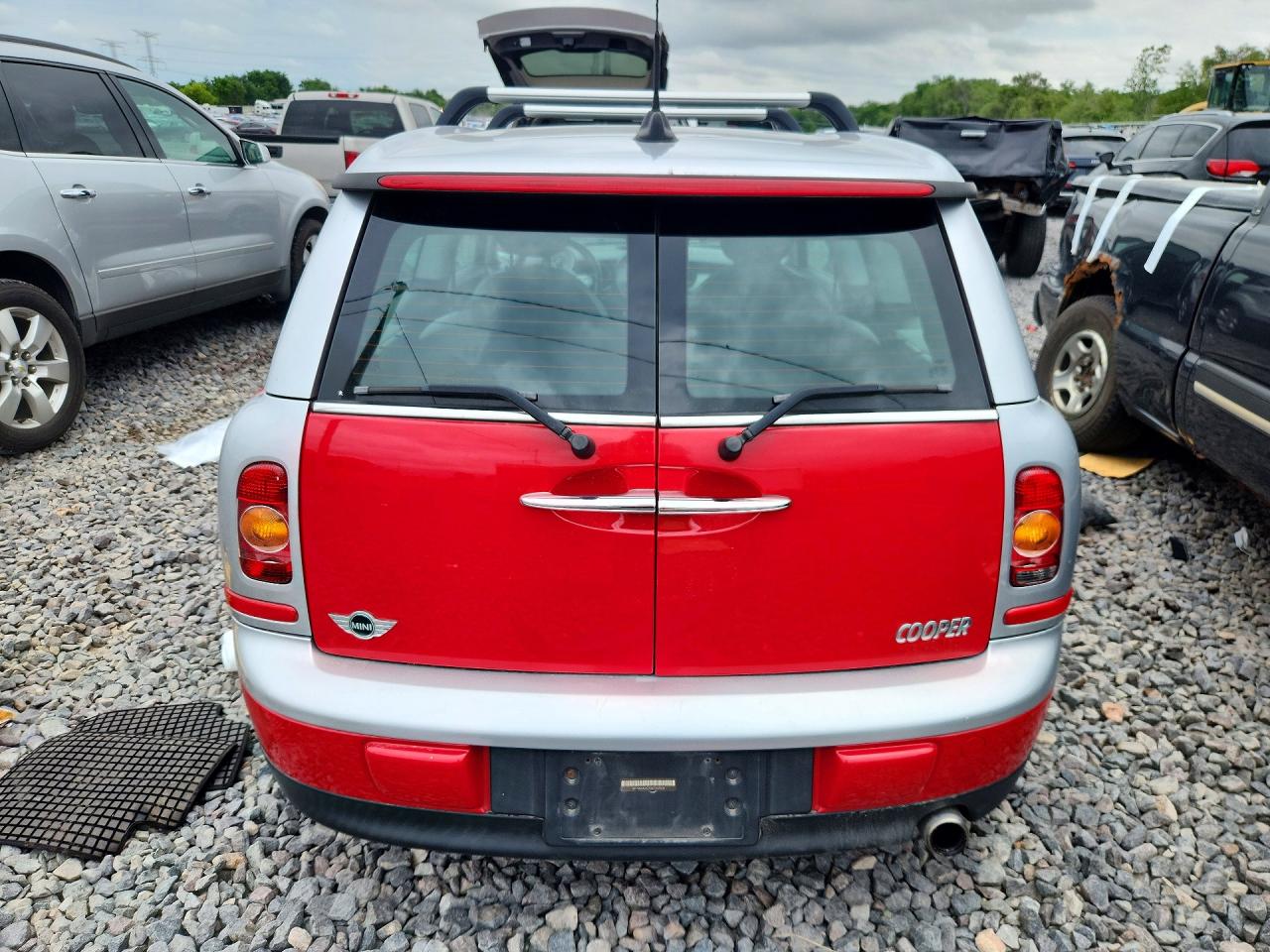 2010 Mini Cooper Clubman Red vin: WMWML3C51ATX37058