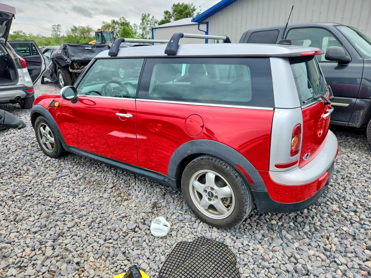 2010 Mini Cooper Clubman Red vin: WMWML3C51ATX37058