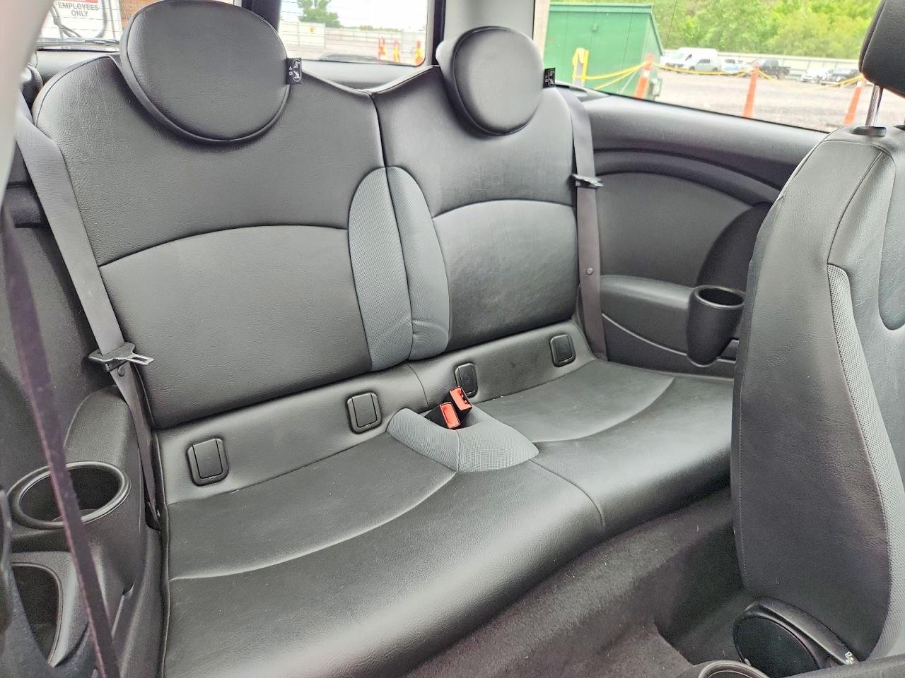 2010 Mini Cooper Clubman Red vin: WMWML3C51ATX37058
