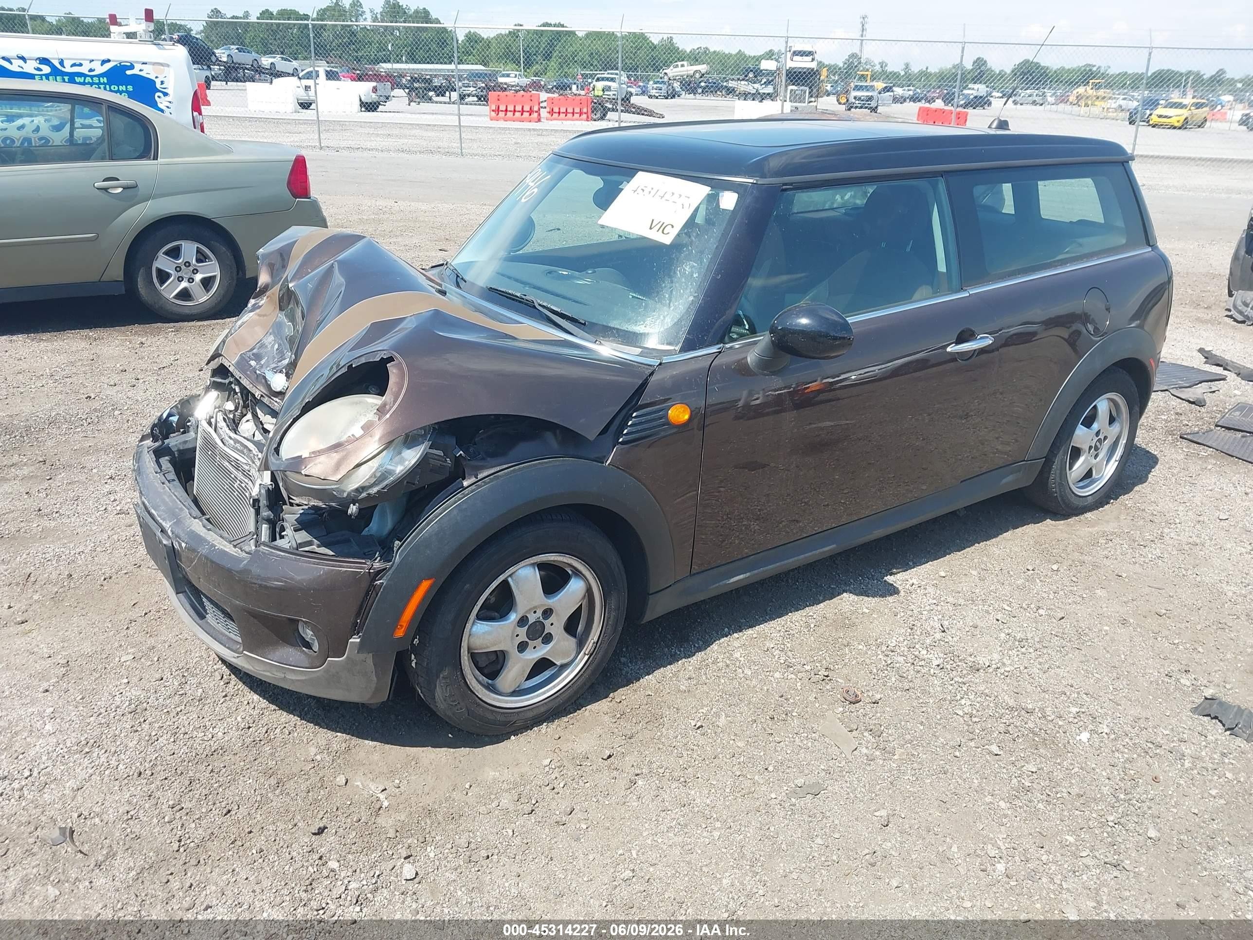2010 Mini Cooper Clubman Brown vin: WMWML3C51ATX38128