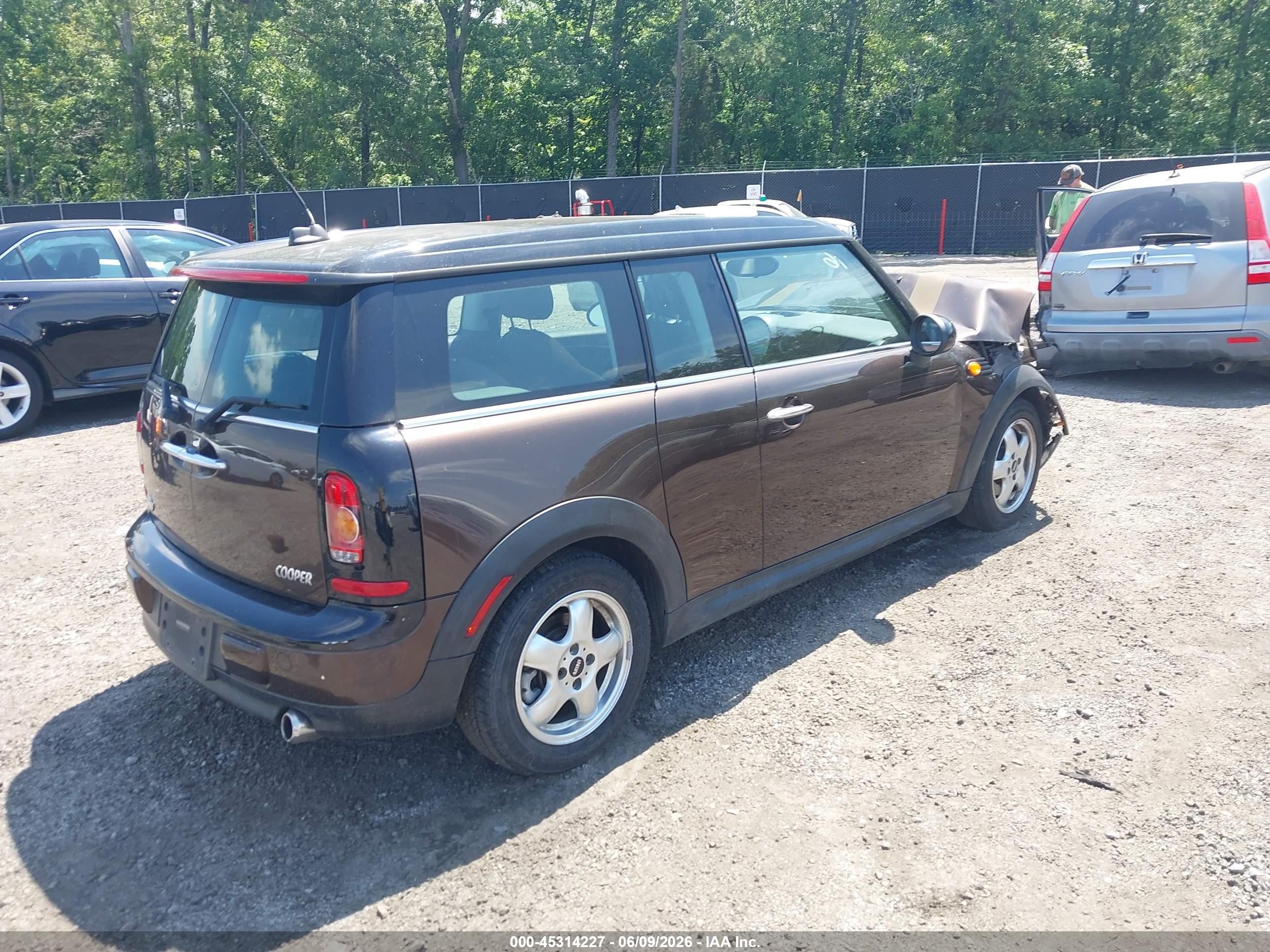 2010 Mini Cooper Clubman Brown vin: WMWML3C51ATX38128