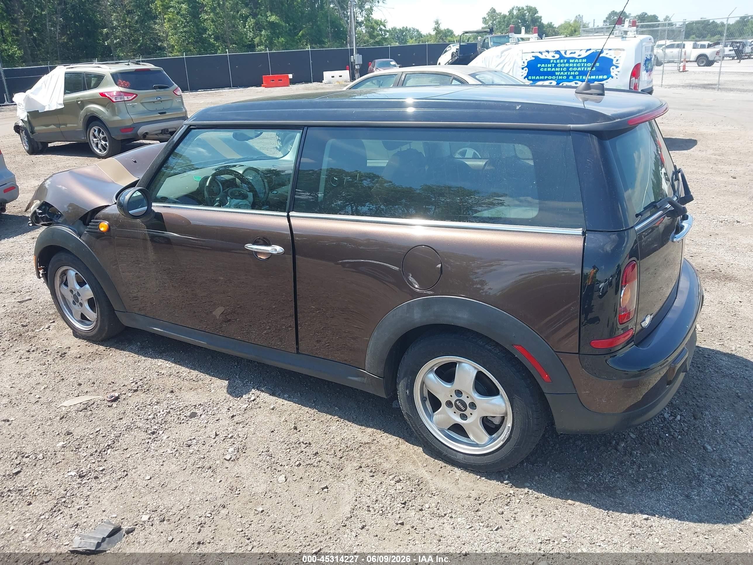 2010 Mini Cooper Clubman Brown vin: WMWML3C51ATX38128