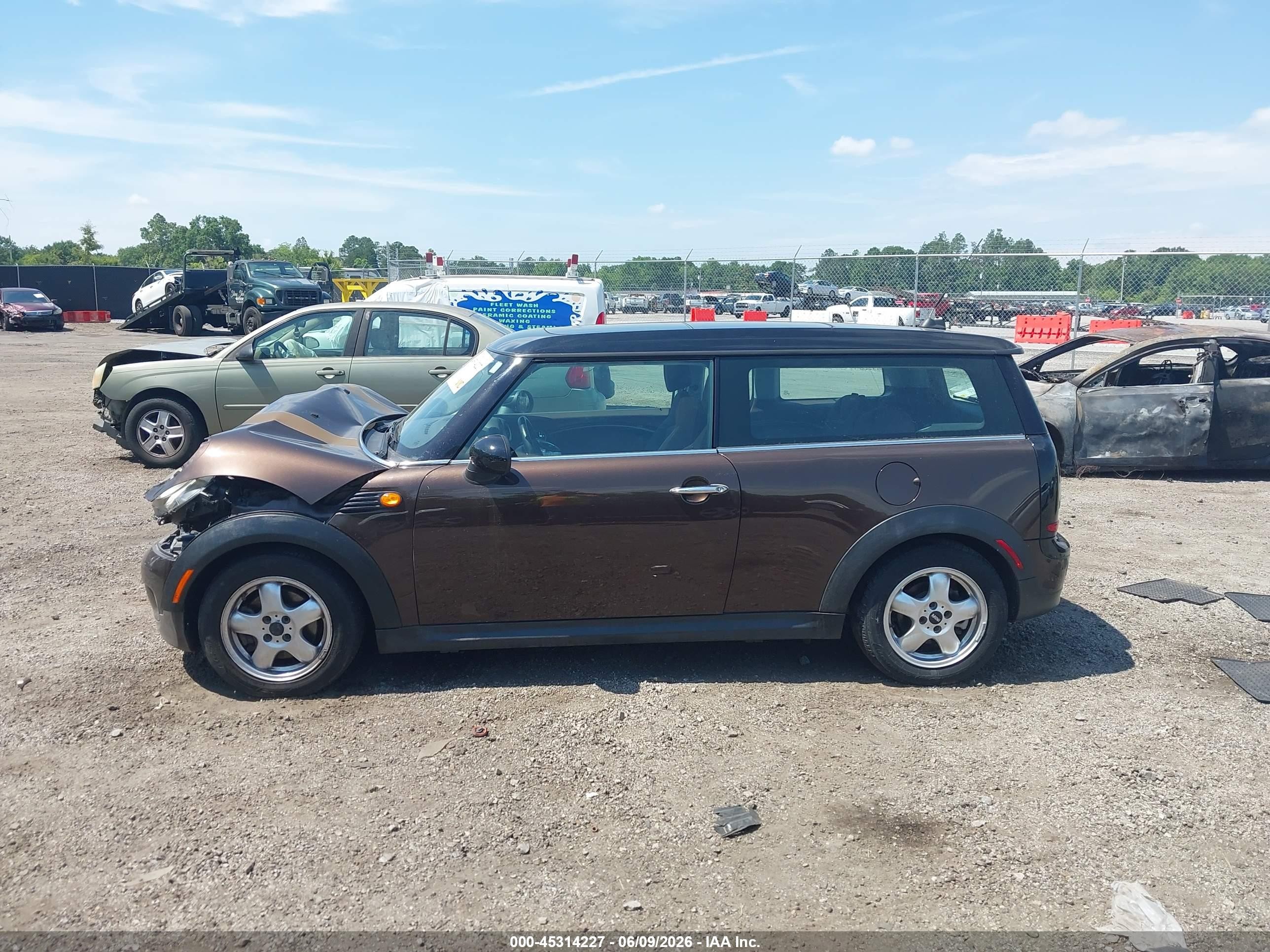 2010 Mini Cooper Clubman Brown vin: WMWML3C51ATX38128