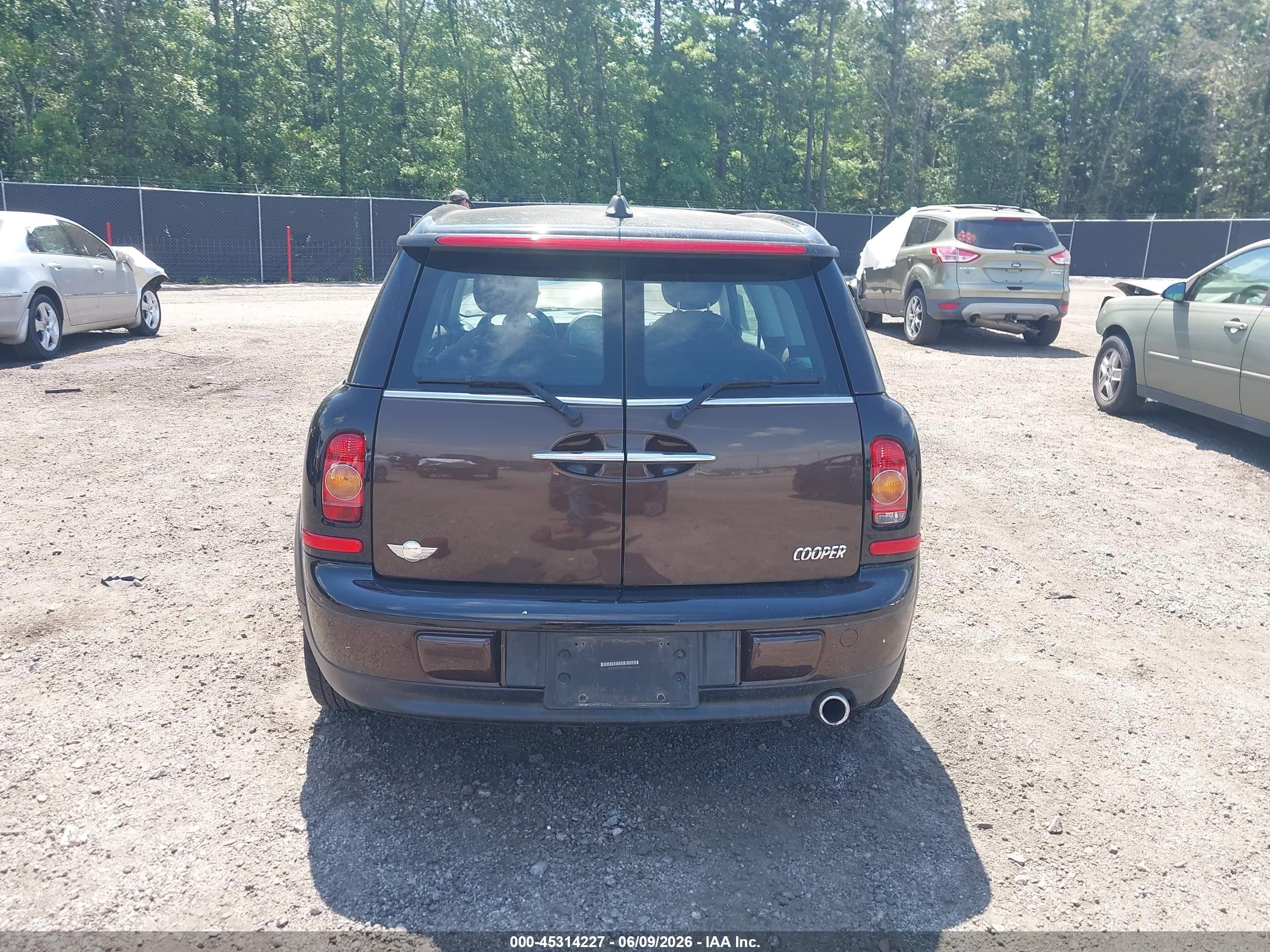 2010 Mini Cooper Clubman Brown vin: WMWML3C51ATX38128