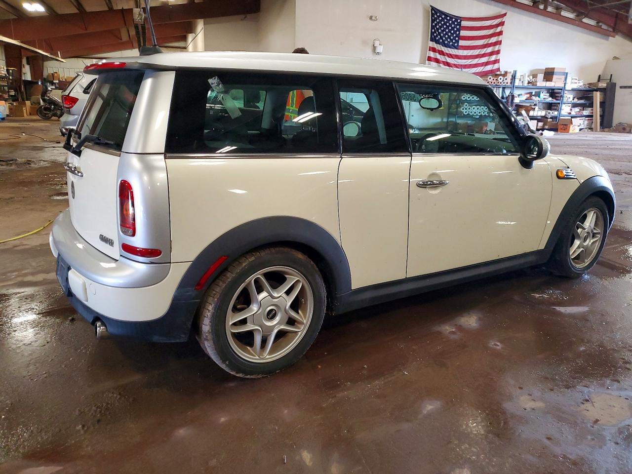 2010 Mini Cooper Clubman Cream vin: WMWML3C53ATX36798