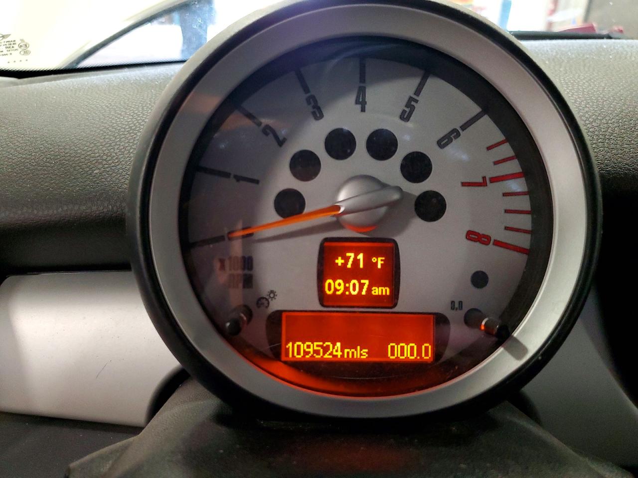 2010 Mini Cooper Clubman Cream vin: WMWML3C53ATX36798