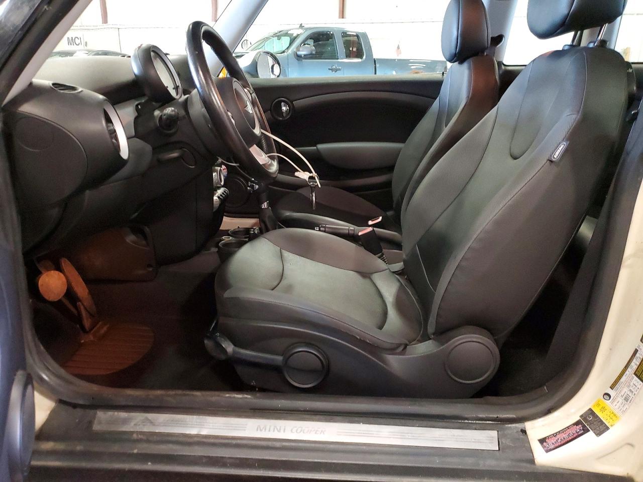 2010 Mini Cooper Clubman Cream vin: WMWML3C53ATX36798
