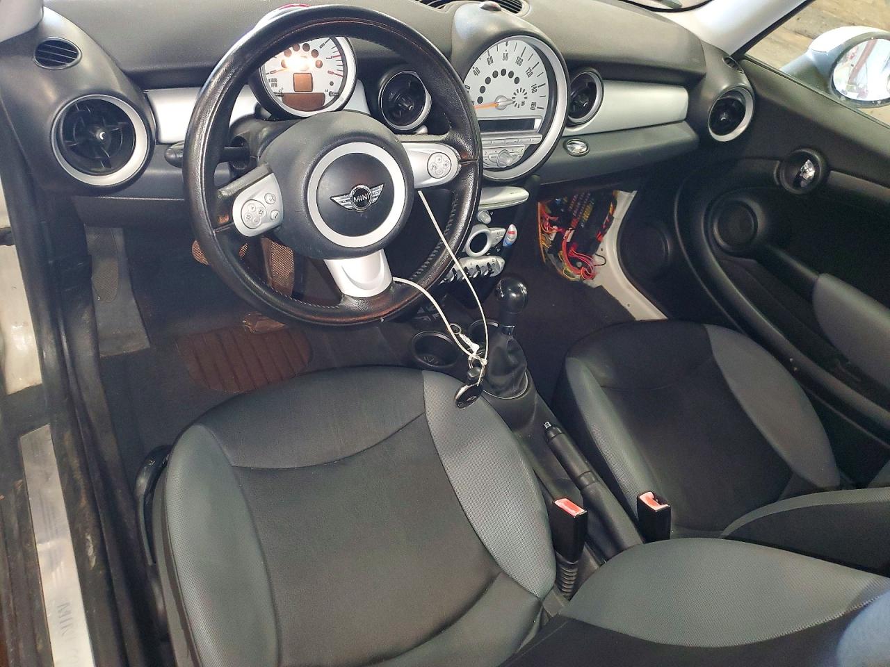 2010 Mini Cooper Clubman Cream vin: WMWML3C53ATX36798