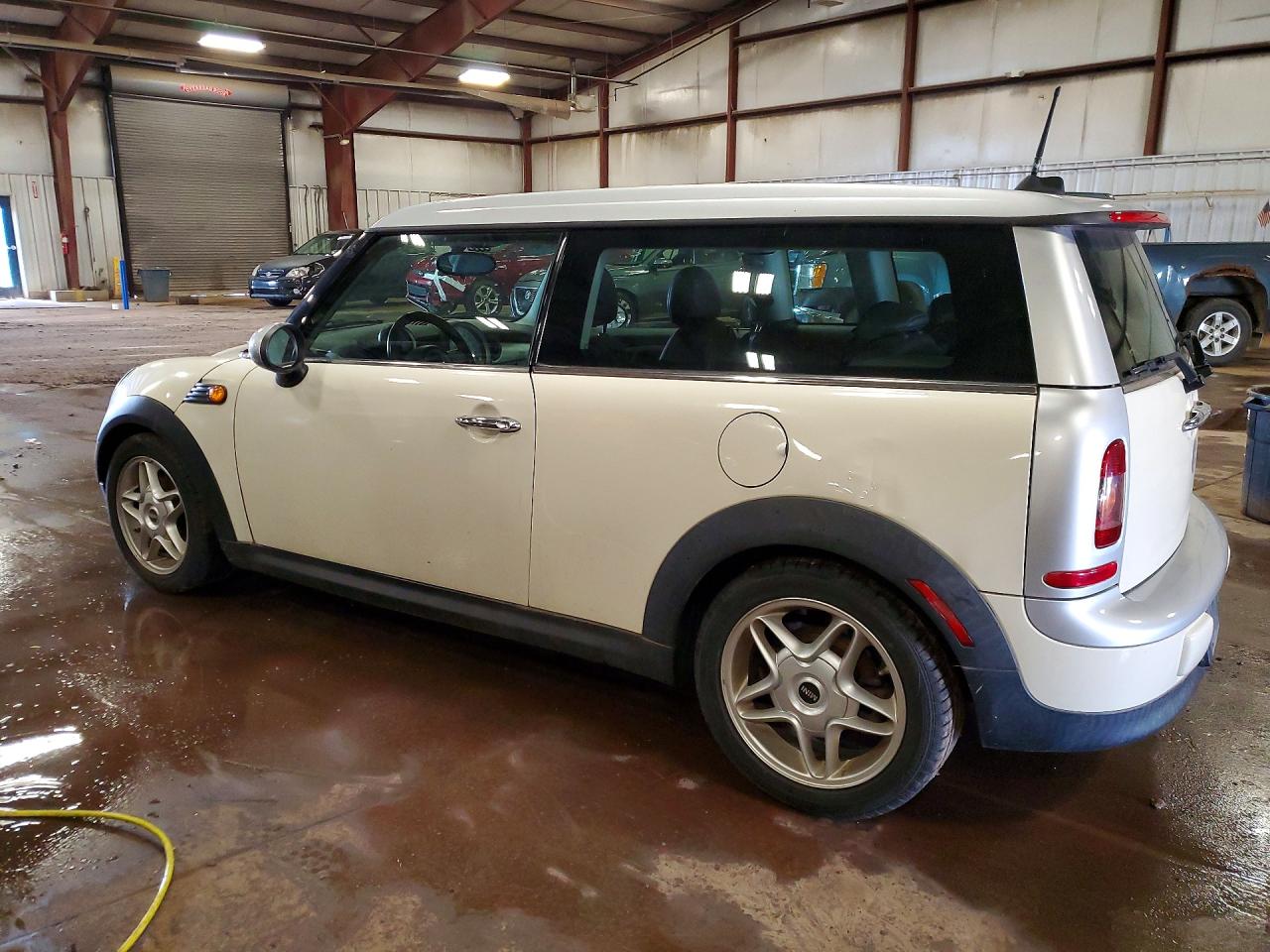 2010 Mini Cooper Clubman Cream vin: WMWML3C53ATX36798