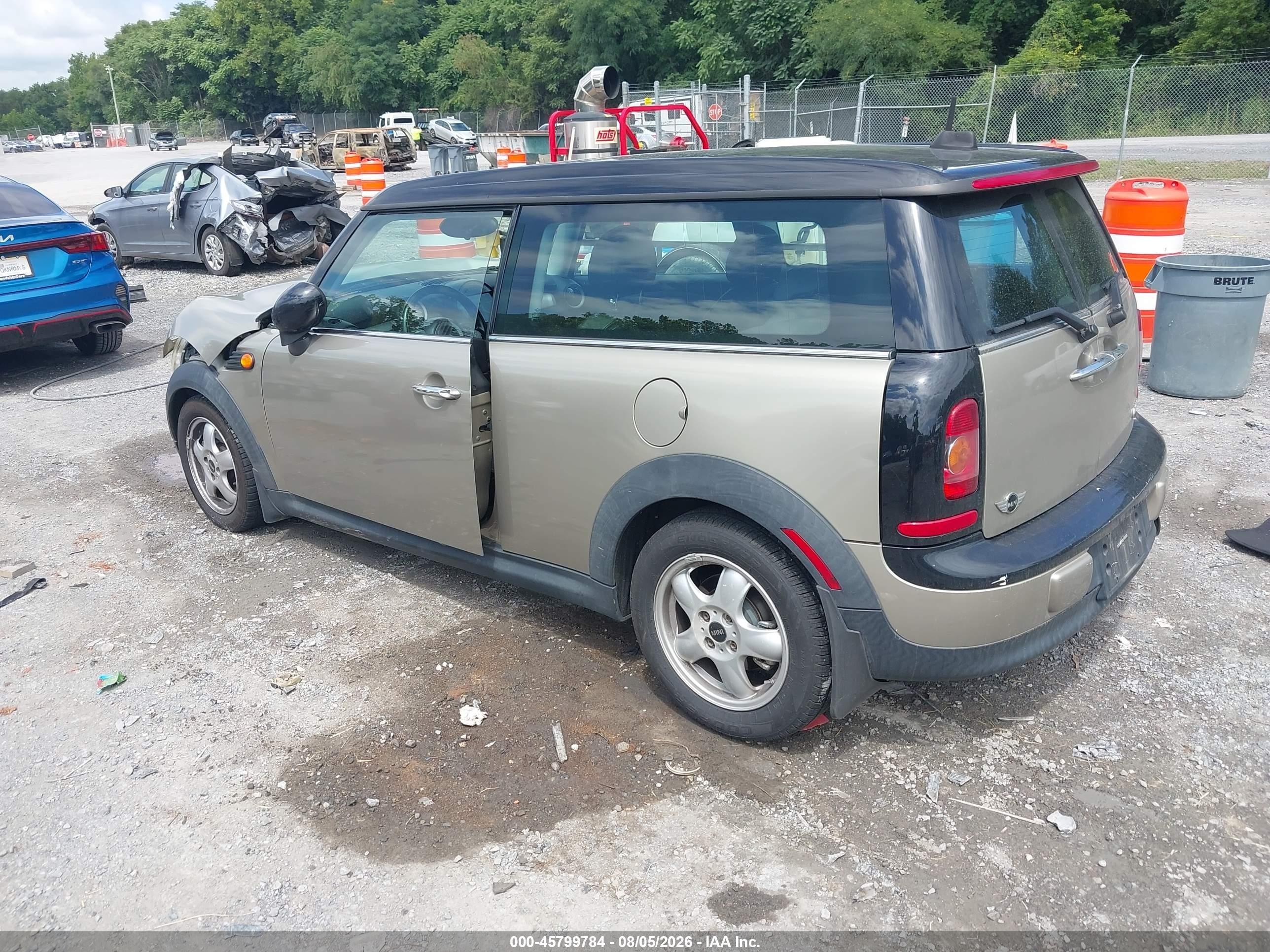 2010 Mini Cooper Clubman   Желто-коричневый vin: WMWML3C53ATX38101