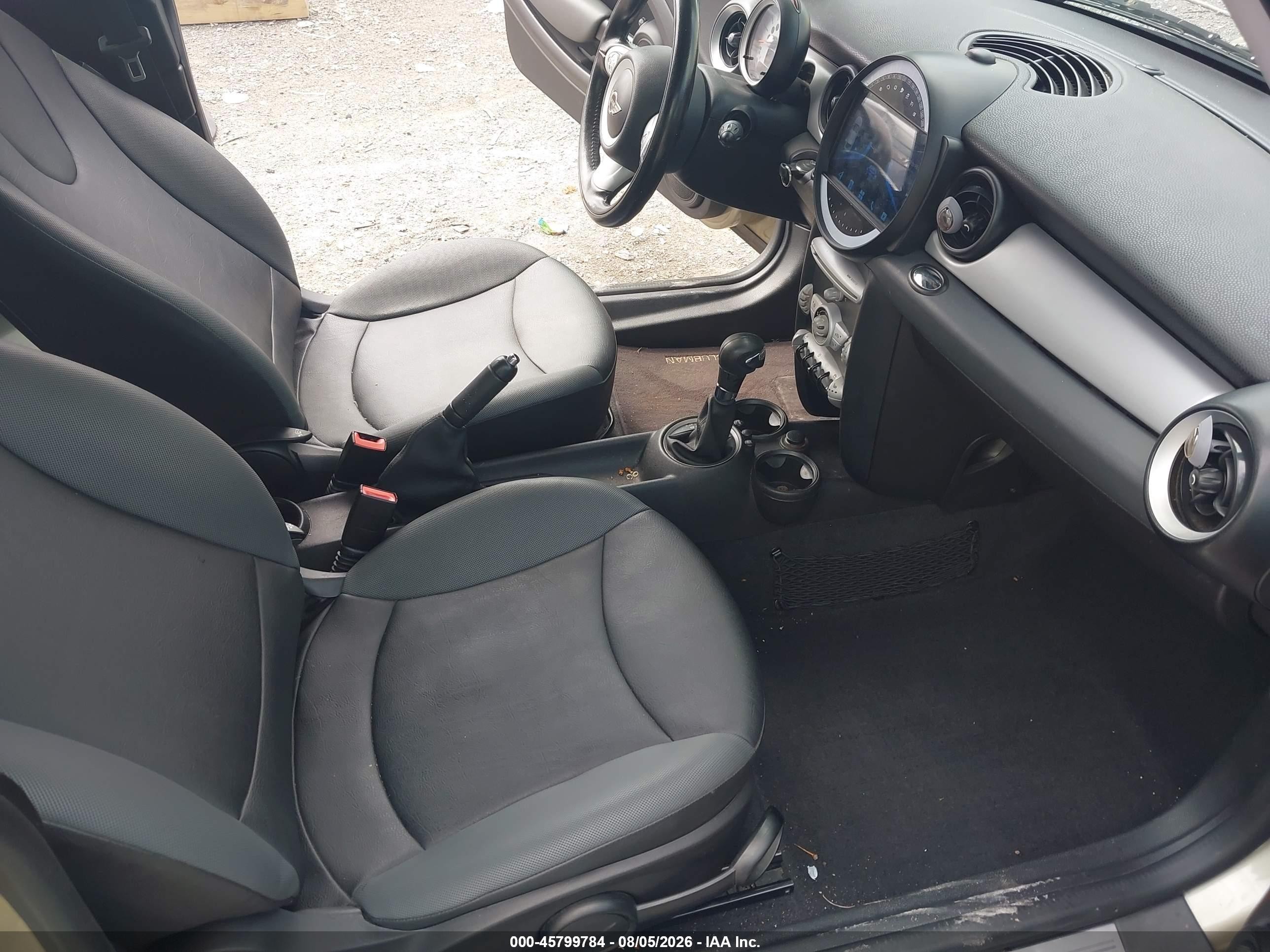 2010 Mini Cooper Clubman   Желто-коричневый vin: WMWML3C53ATX38101