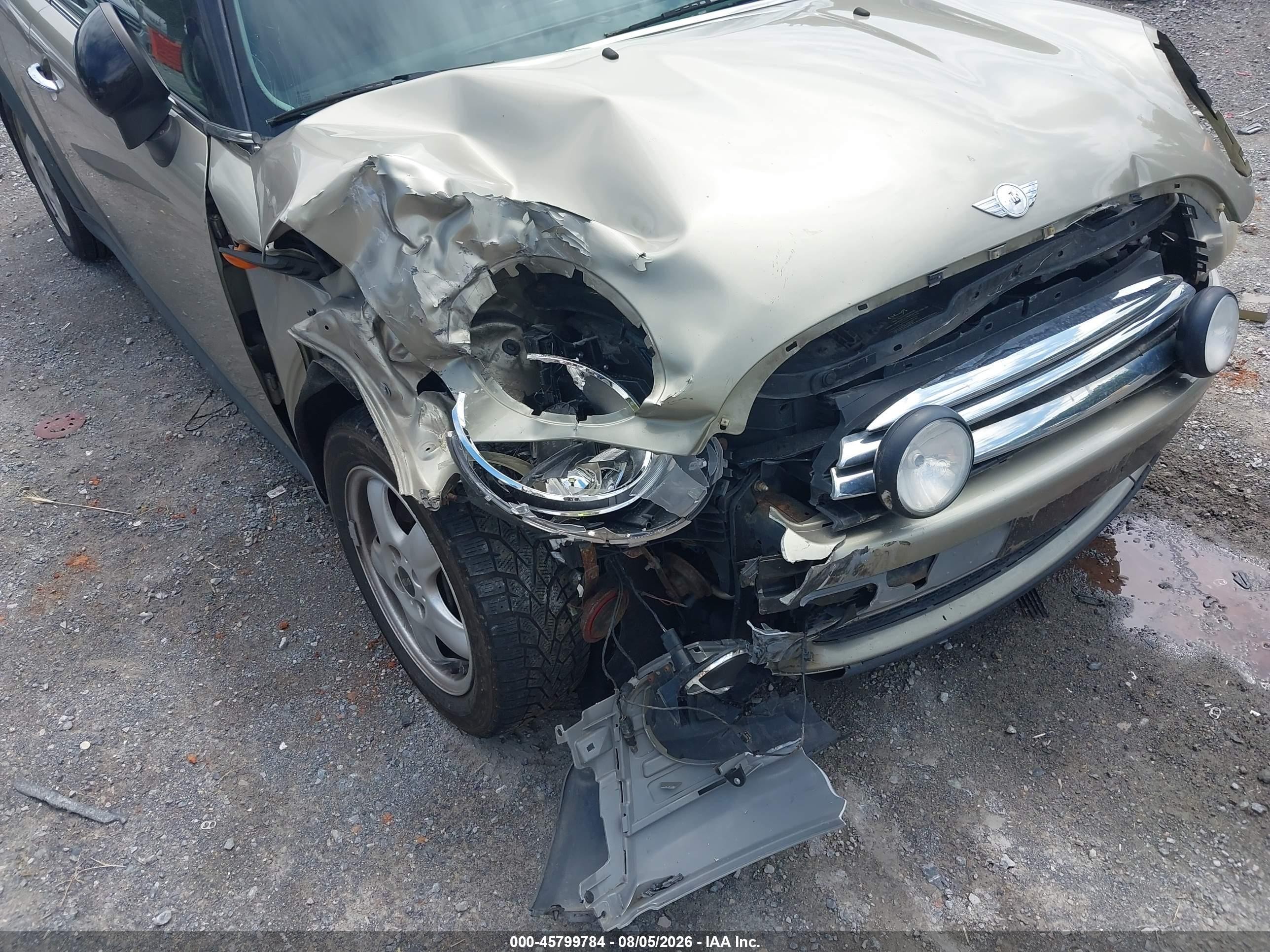 2010 Mini Cooper Clubman   Желто-коричневый vin: WMWML3C53ATX38101