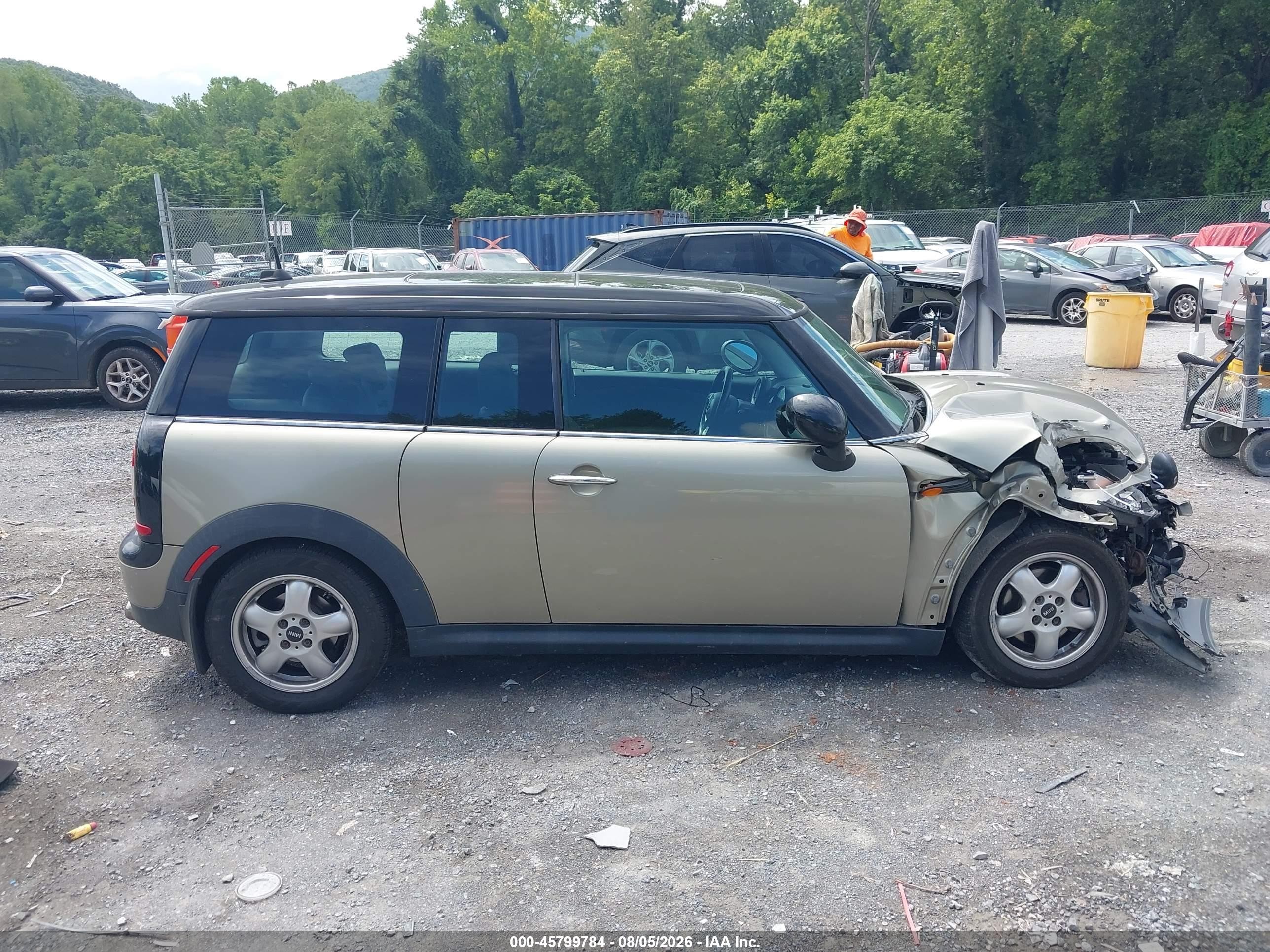 2010 Mini Cooper Clubman   Желто-коричневый vin: WMWML3C53ATX38101