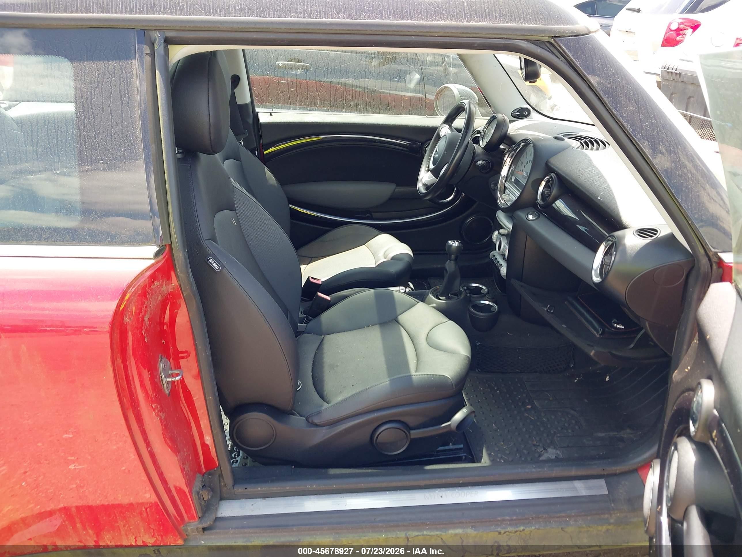 2010 Mini Cooper Clubman   Red vin: WMWML3C56ATX51649