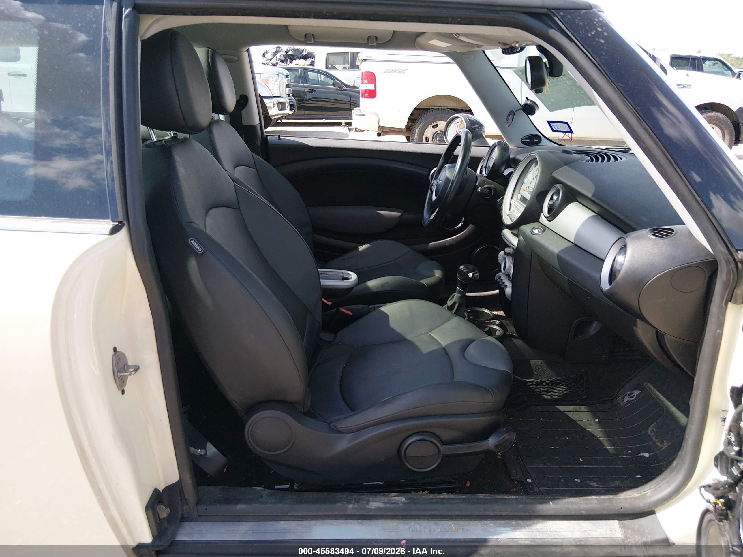 2010 Mini Cooper Clubman   Кремовый vin: WMWML3C5XATX38869