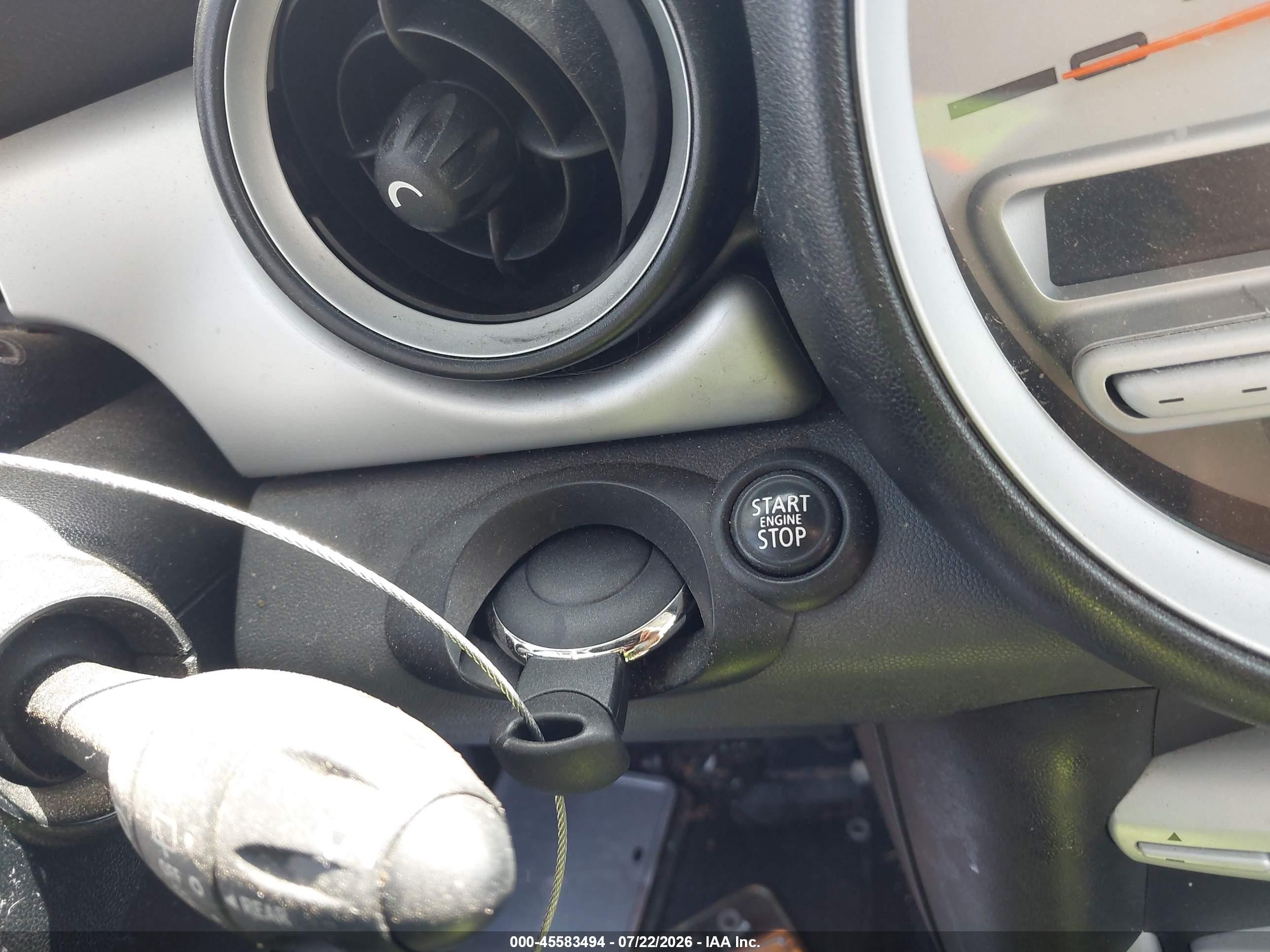 2010 Mini Cooper Clubman   Кремовый vin: WMWML3C5XATX38869