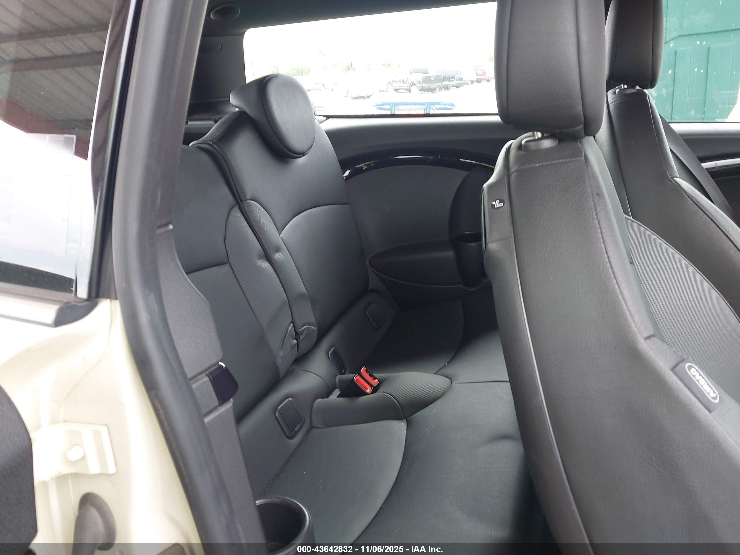 2008 Mini Cooper S Clubman   Cream vin: WMWMM33508TP71371