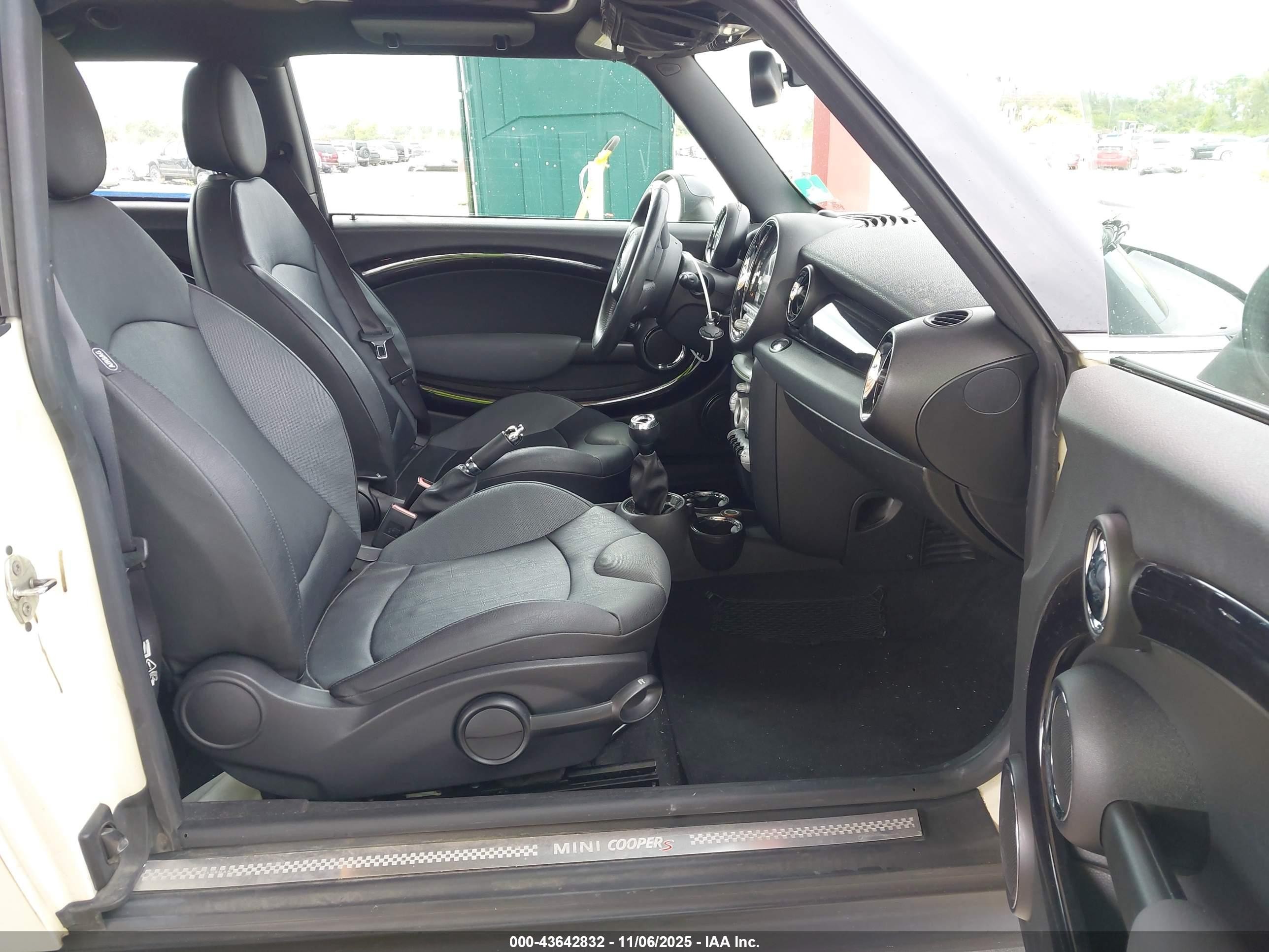 2008 Mini Cooper S Clubman   Cream vin: WMWMM33508TP71371
