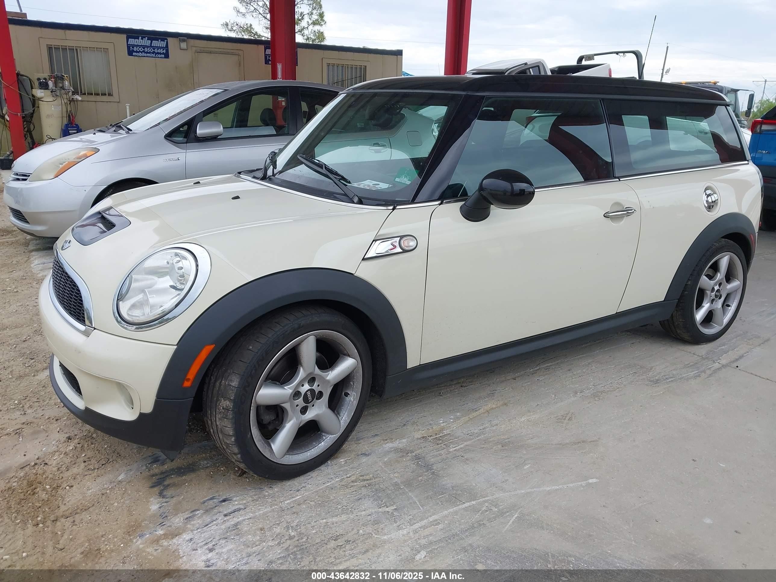 2008 Mini Cooper S Clubman   Cream vin: WMWMM33508TP71371