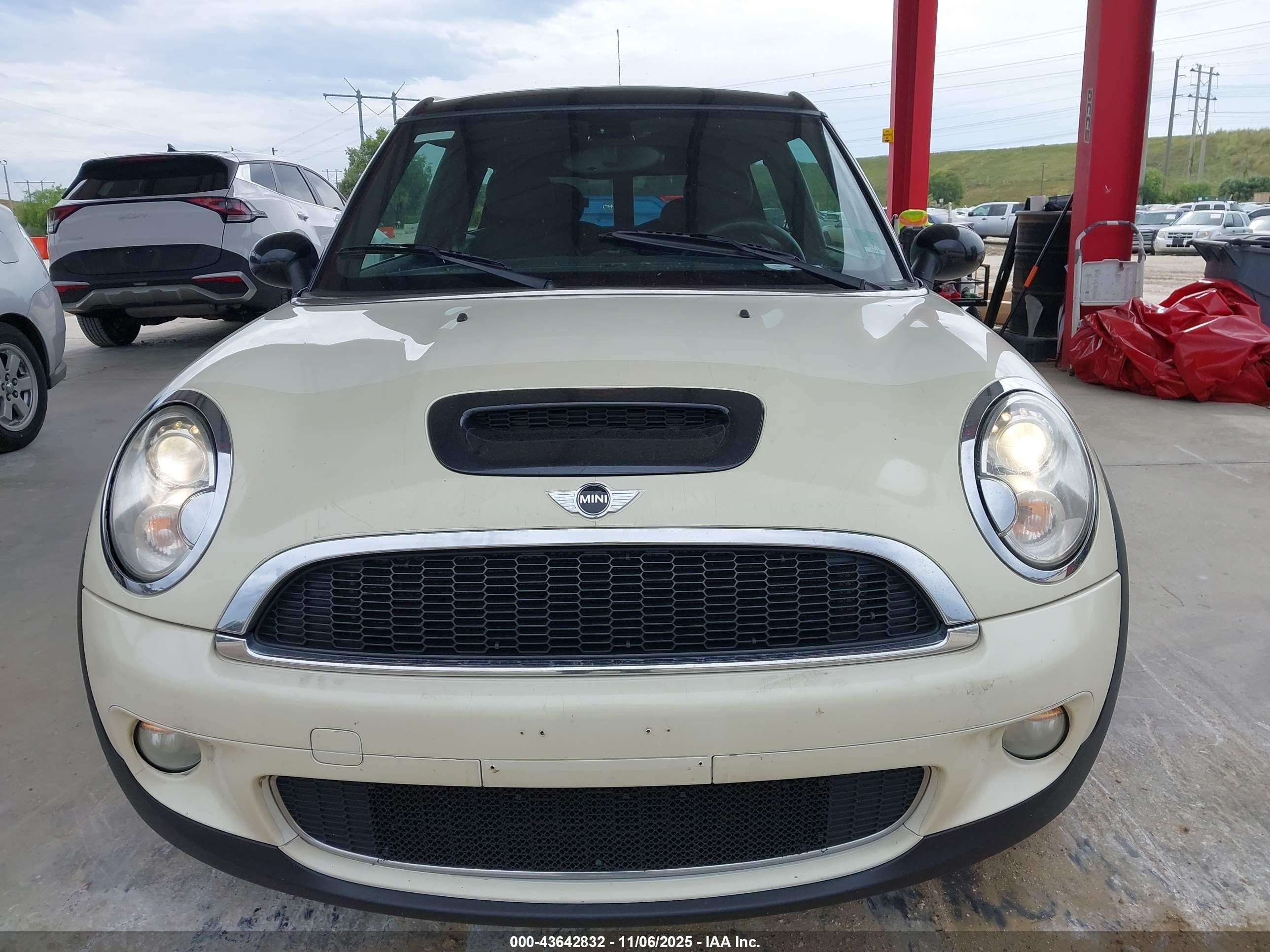 2008 Mini Cooper S Clubman   Cream vin: WMWMM33508TP71371