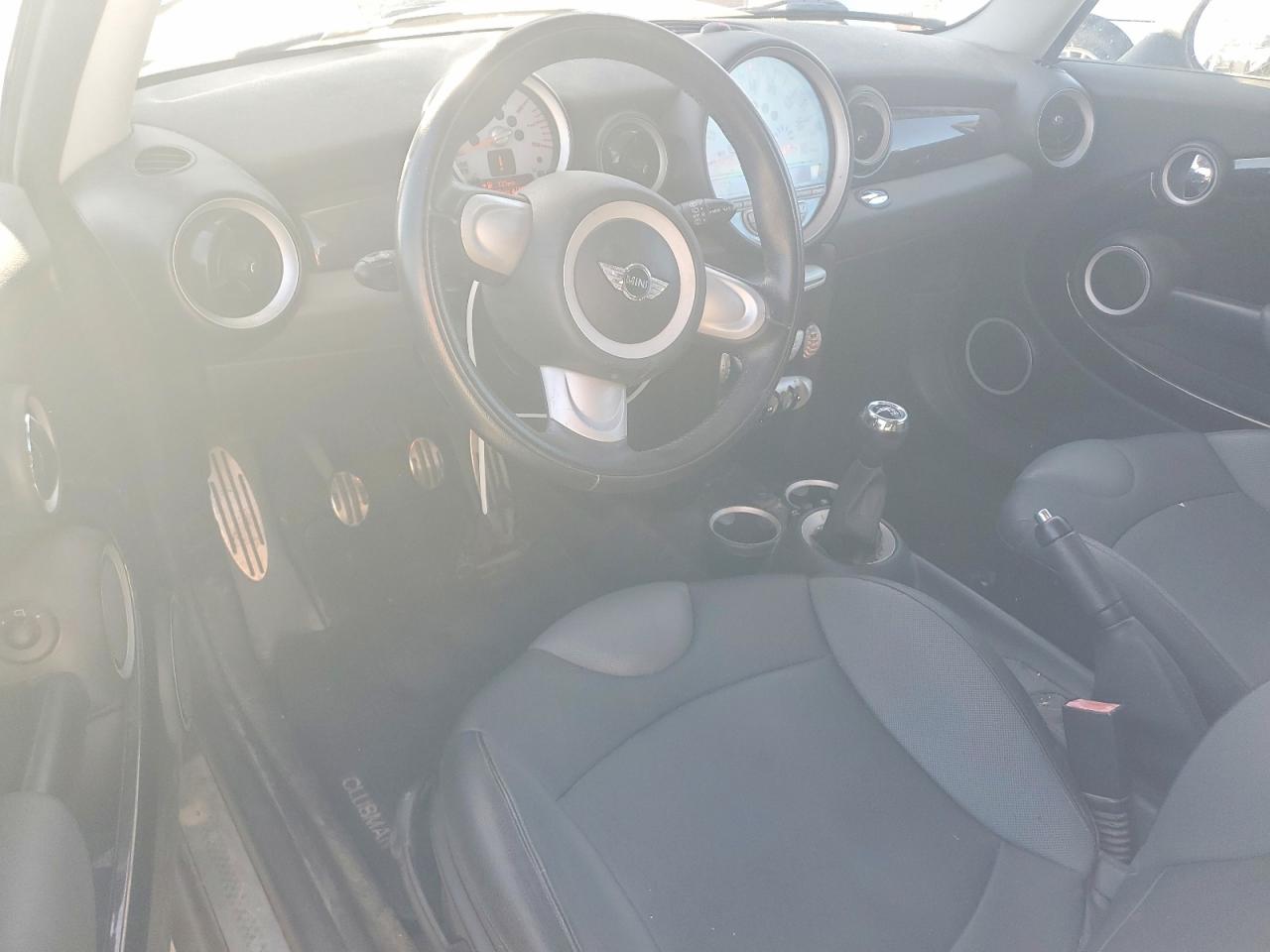 2009 Mini Cooper S Clubman White vin: WMWMM33529TP74712