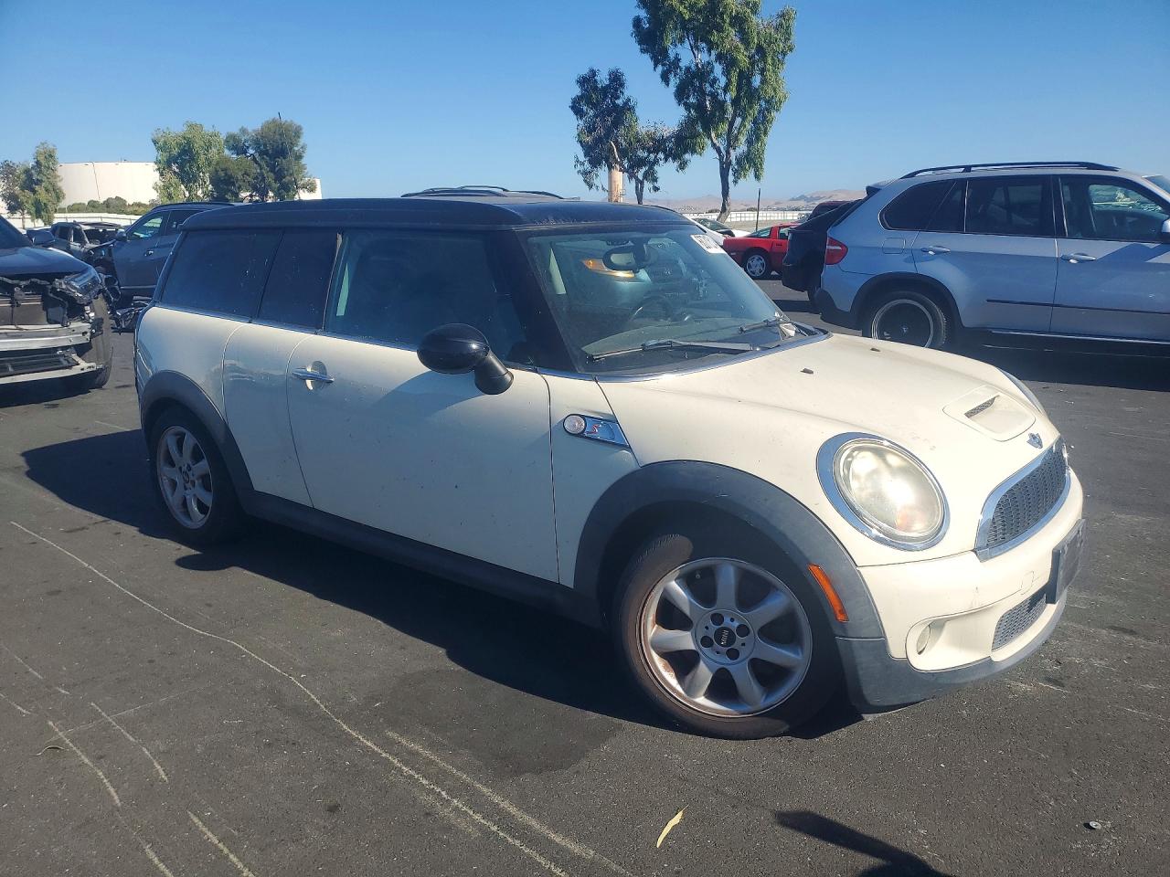 2009 Mini Cooper S Clubman White vin: WMWMM33529TP74712