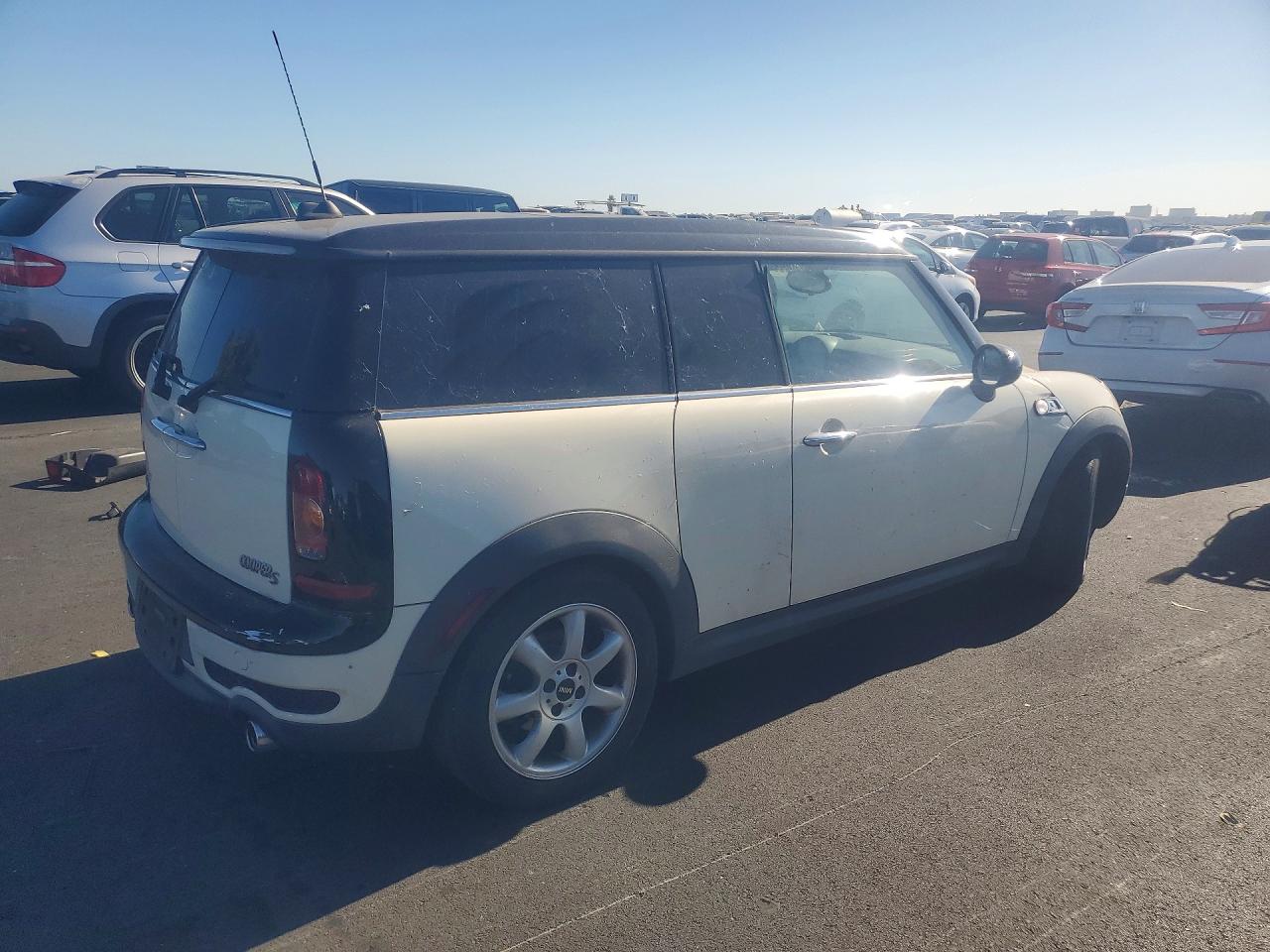 2009 Mini Cooper S Clubman White vin: WMWMM33529TP74712