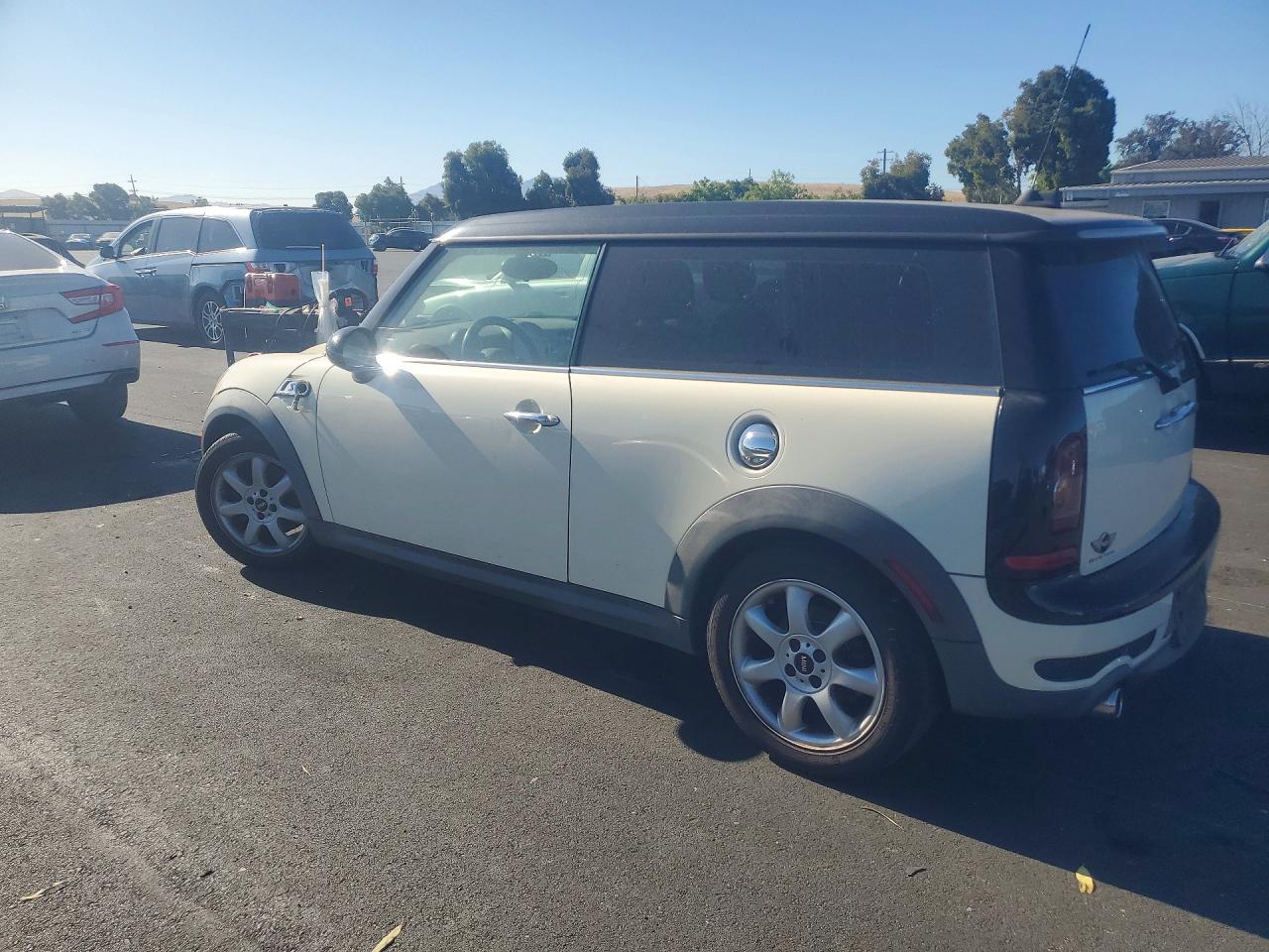 2009 Mini Cooper S Clubman White vin: WMWMM33529TP74712