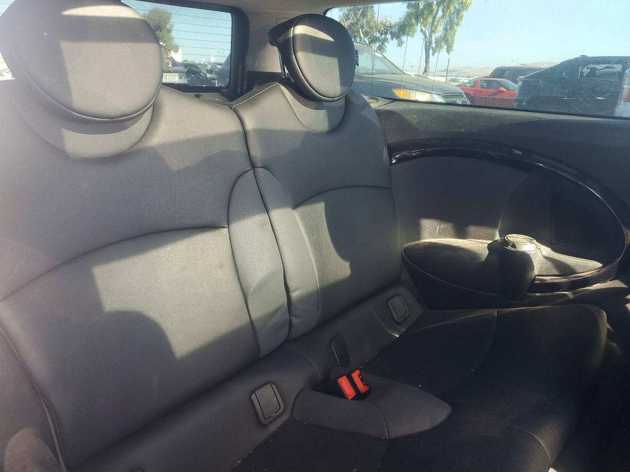 2009 Mini Cooper S Clubman White vin: WMWMM33529TP74712
