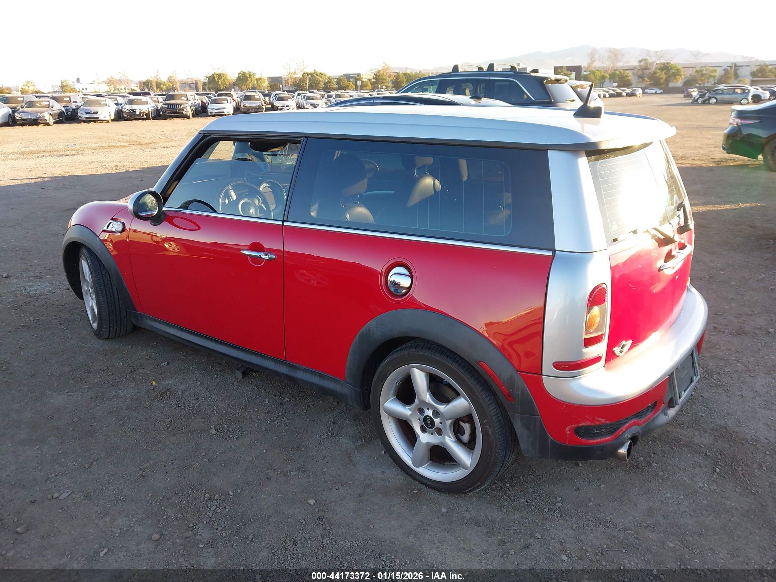2008 Mini Cooper S Clubman   Red vin: WMWMM33578TP88460