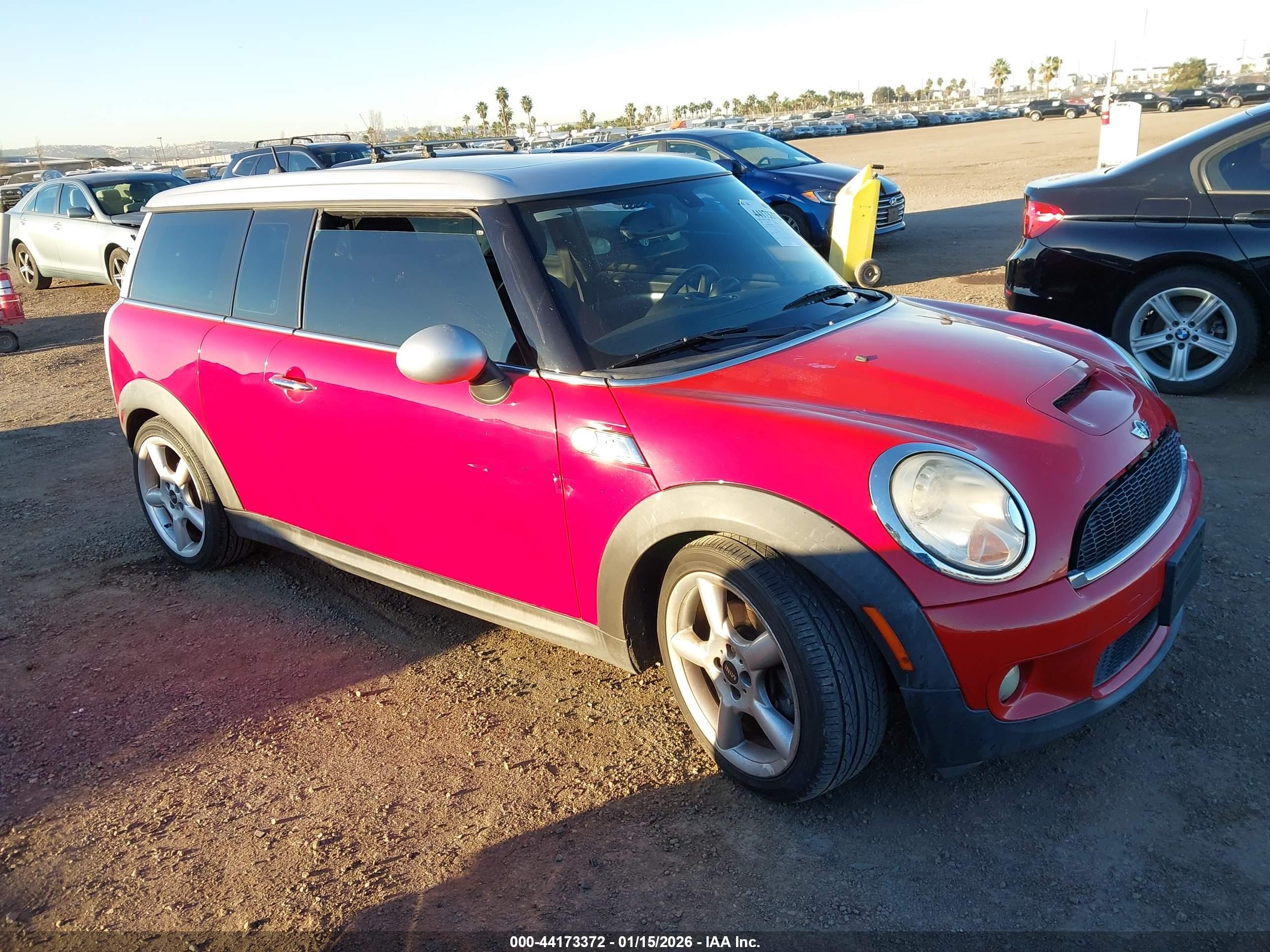 2008 Mini Cooper S Clubman   Red vin: WMWMM33578TP88460