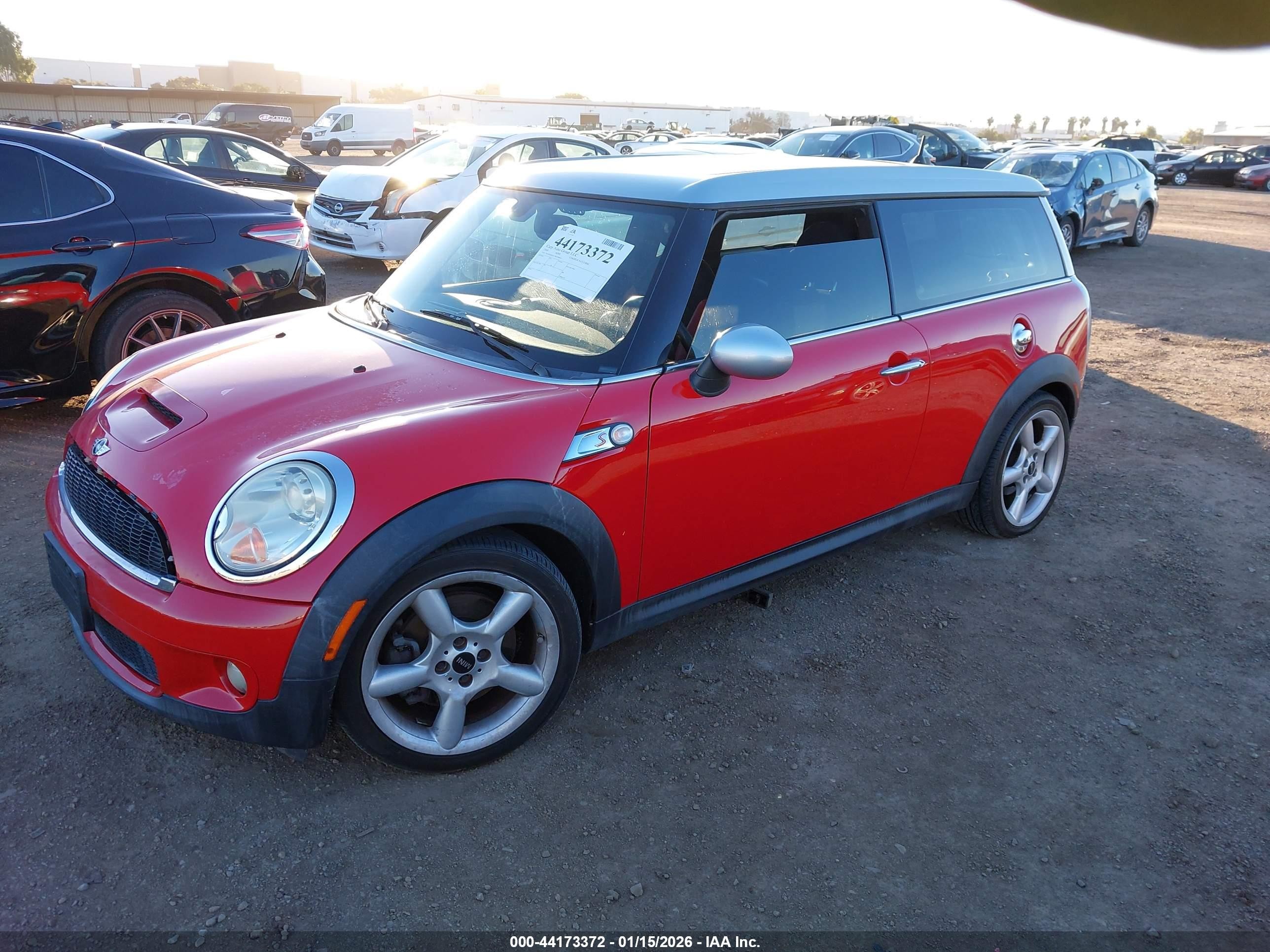 2008 Mini Cooper S Clubman   Red vin: WMWMM33578TP88460