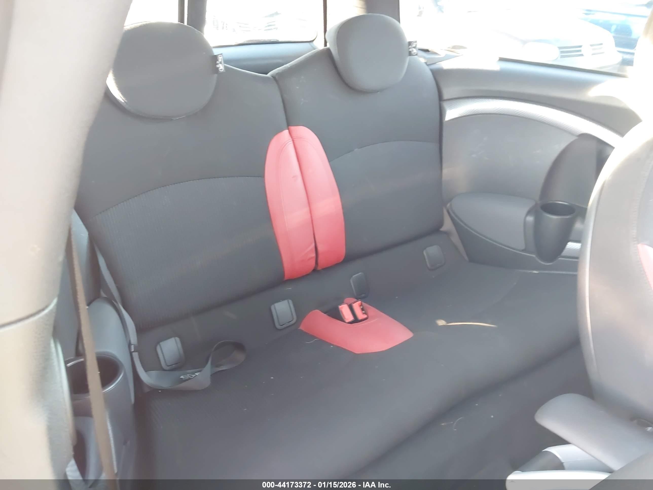 2008 Mini Cooper S Clubman   Red vin: WMWMM33578TP88460