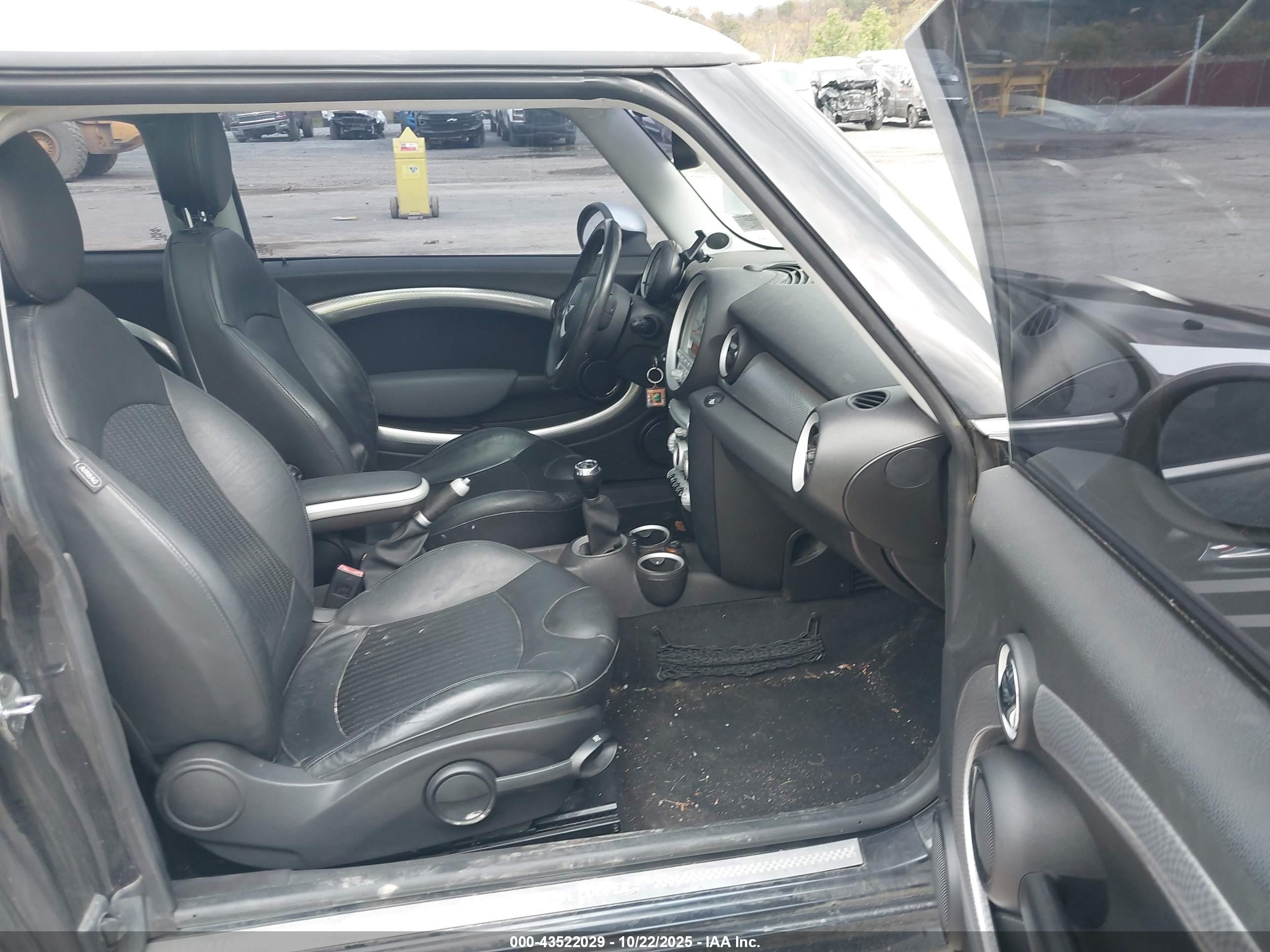 2008 Mini Cooper S Clubman   Black vin: WMWMM33588TP70534