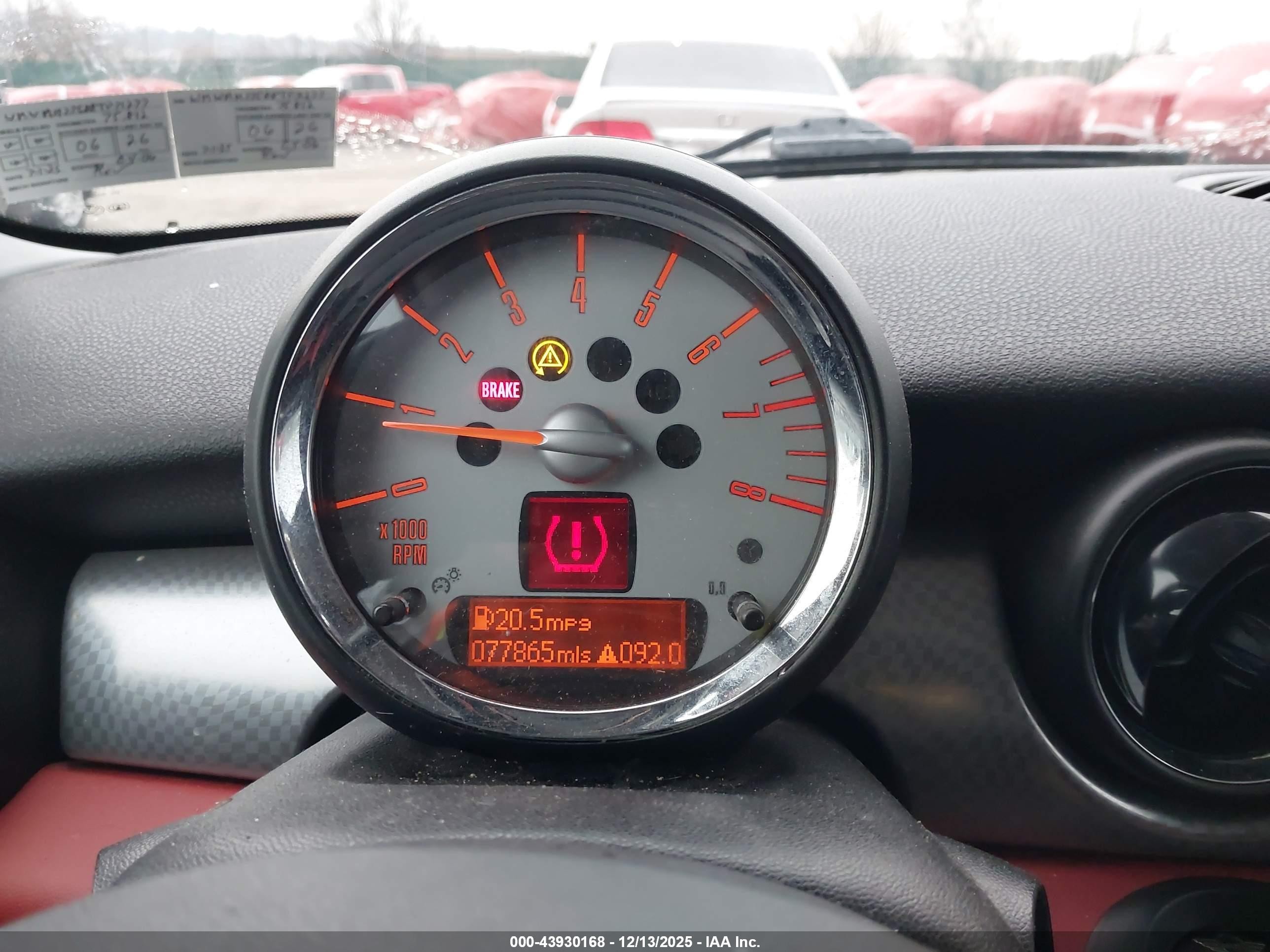 2008 Mini Cooper S Clubman   Red vin: WMWMM33588TP71277