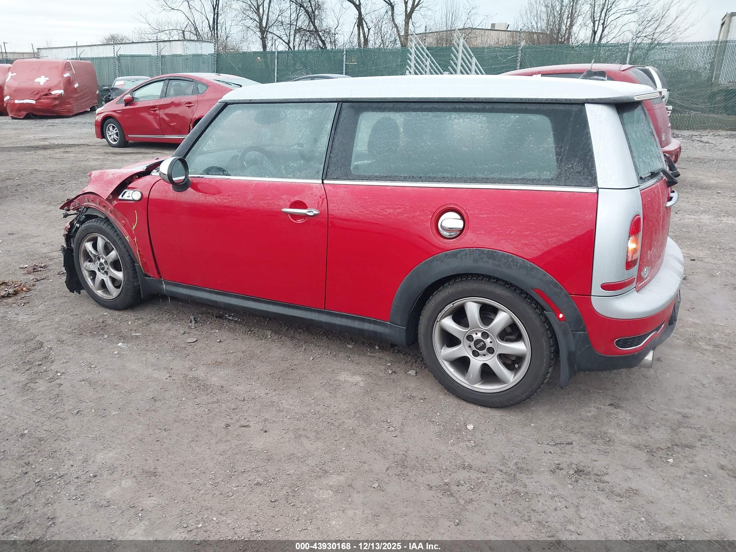 2008 Mini Cooper S Clubman   Red vin: WMWMM33588TP71277