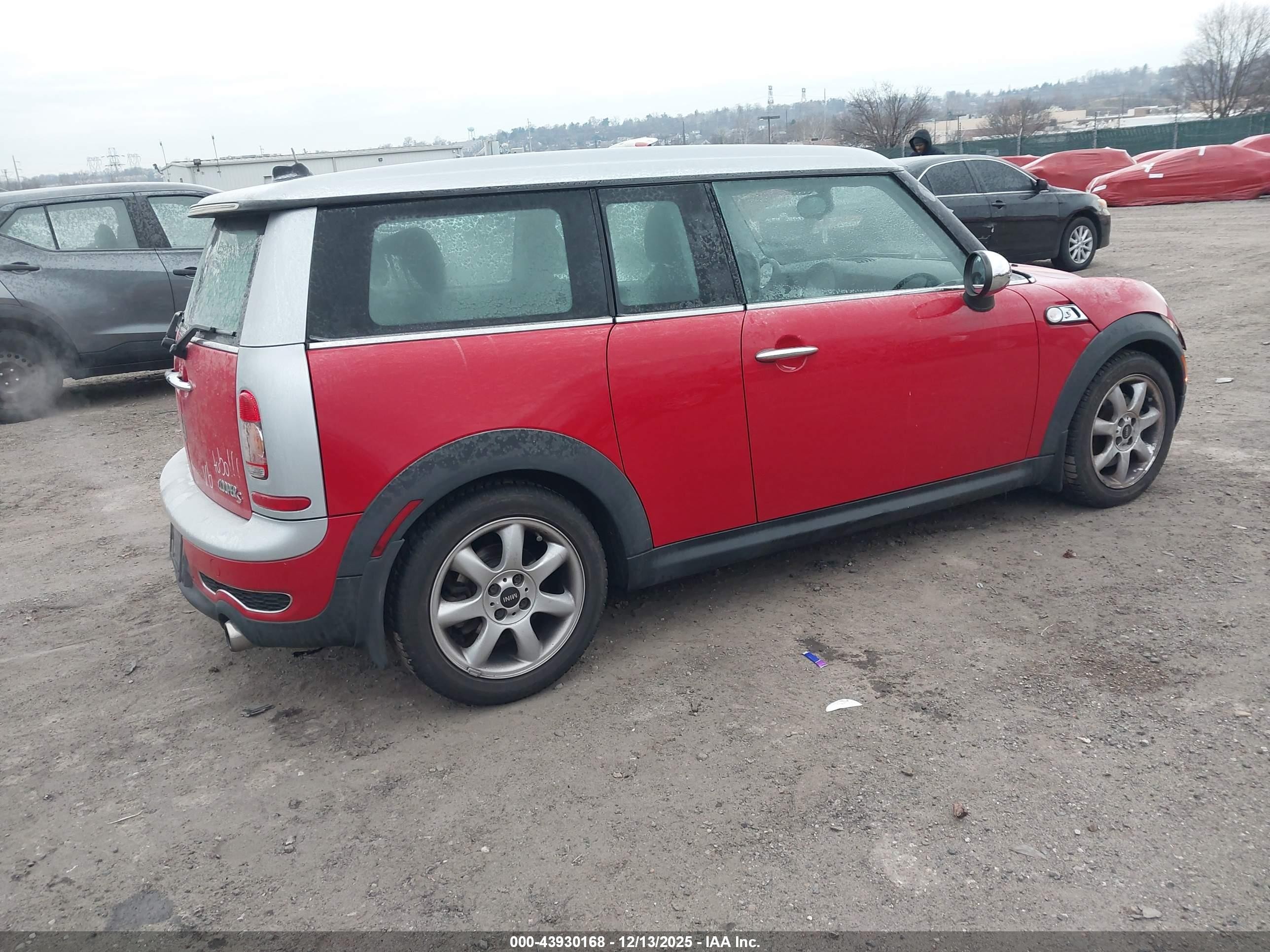2008 Mini Cooper S Clubman   Red vin: WMWMM33588TP71277