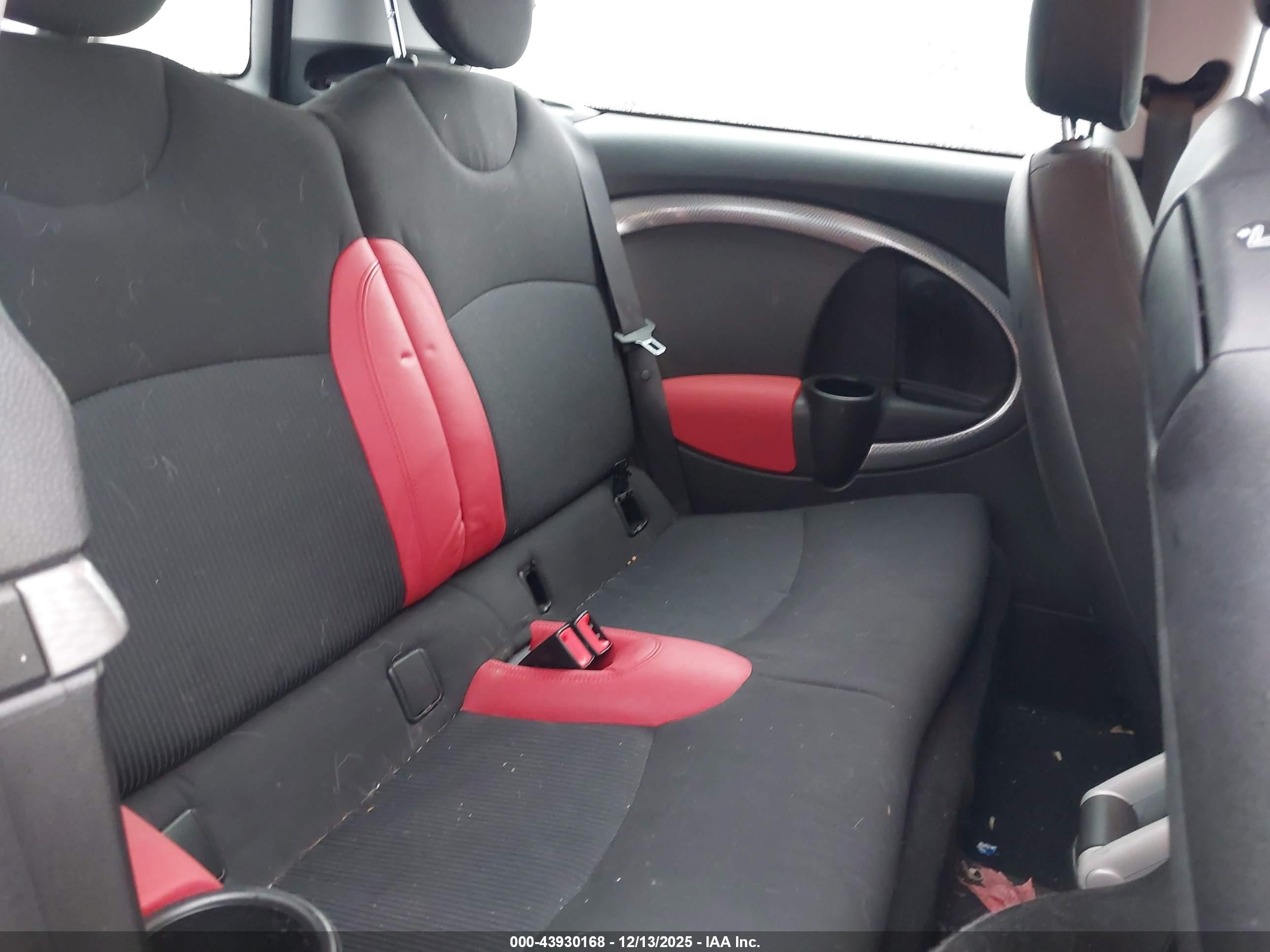 2008 Mini Cooper S Clubman   Red vin: WMWMM33588TP71277