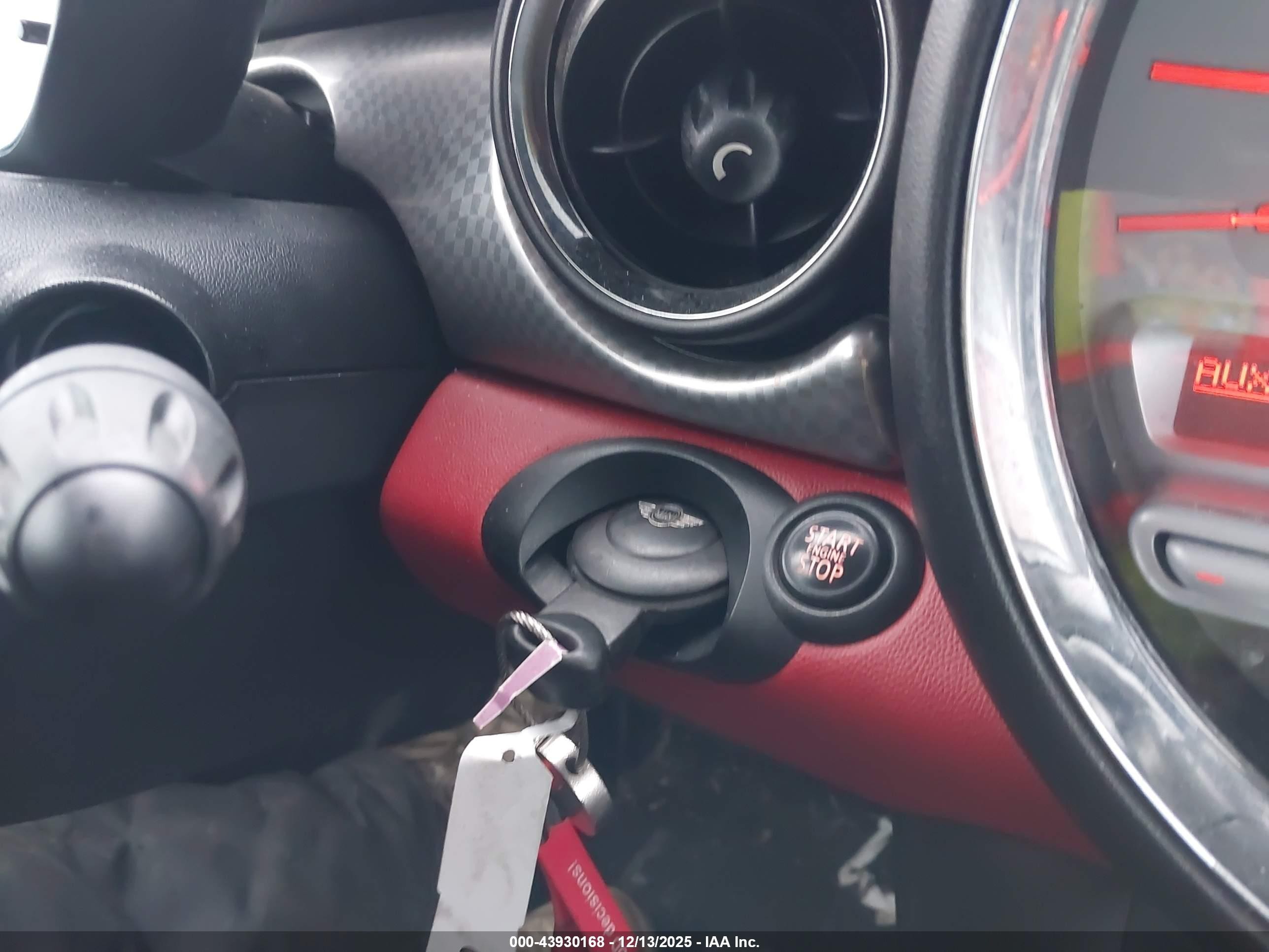 2008 Mini Cooper S Clubman   Red vin: WMWMM33588TP71277