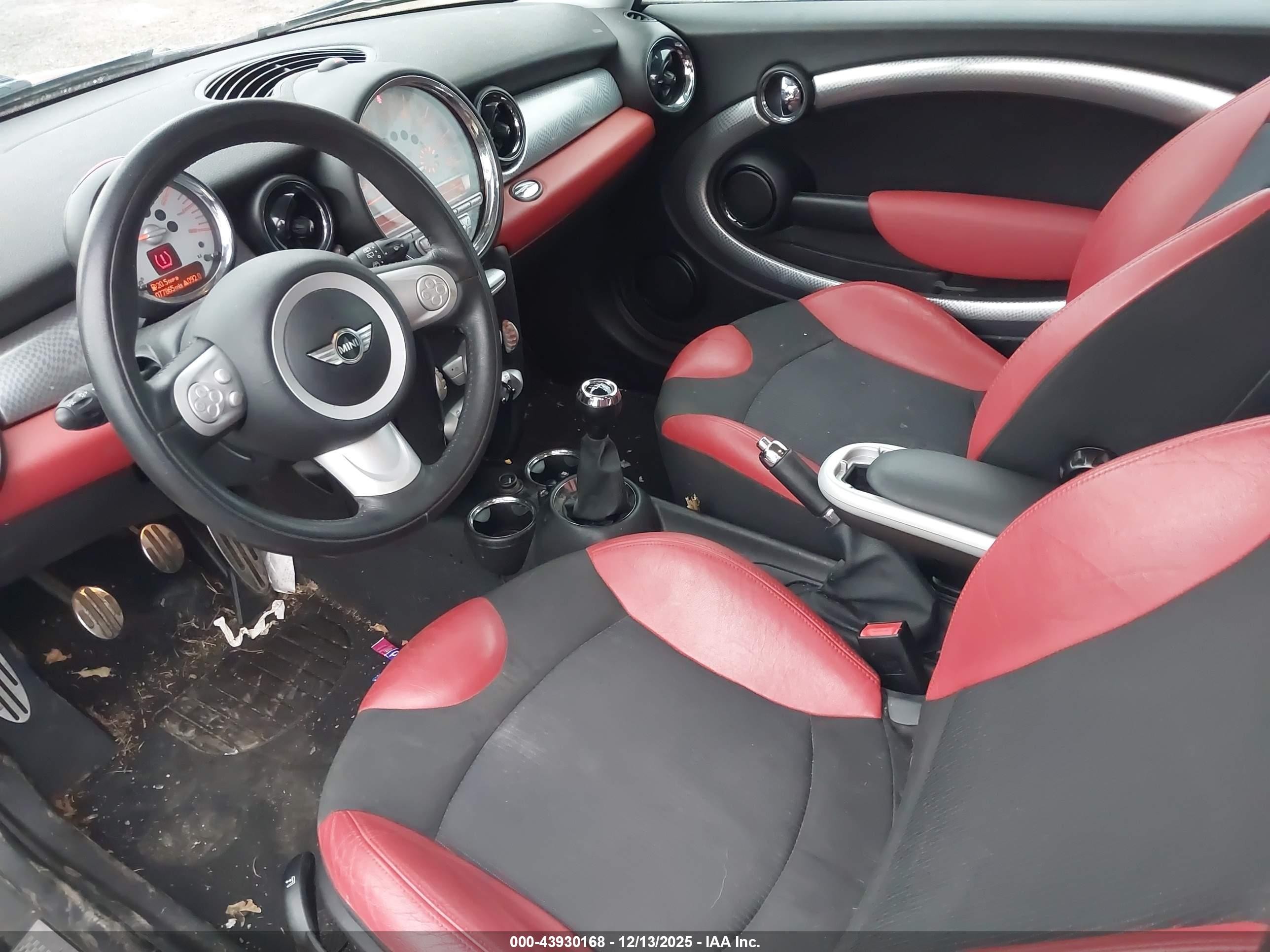 2008 Mini Cooper S Clubman   Red vin: WMWMM33588TP71277