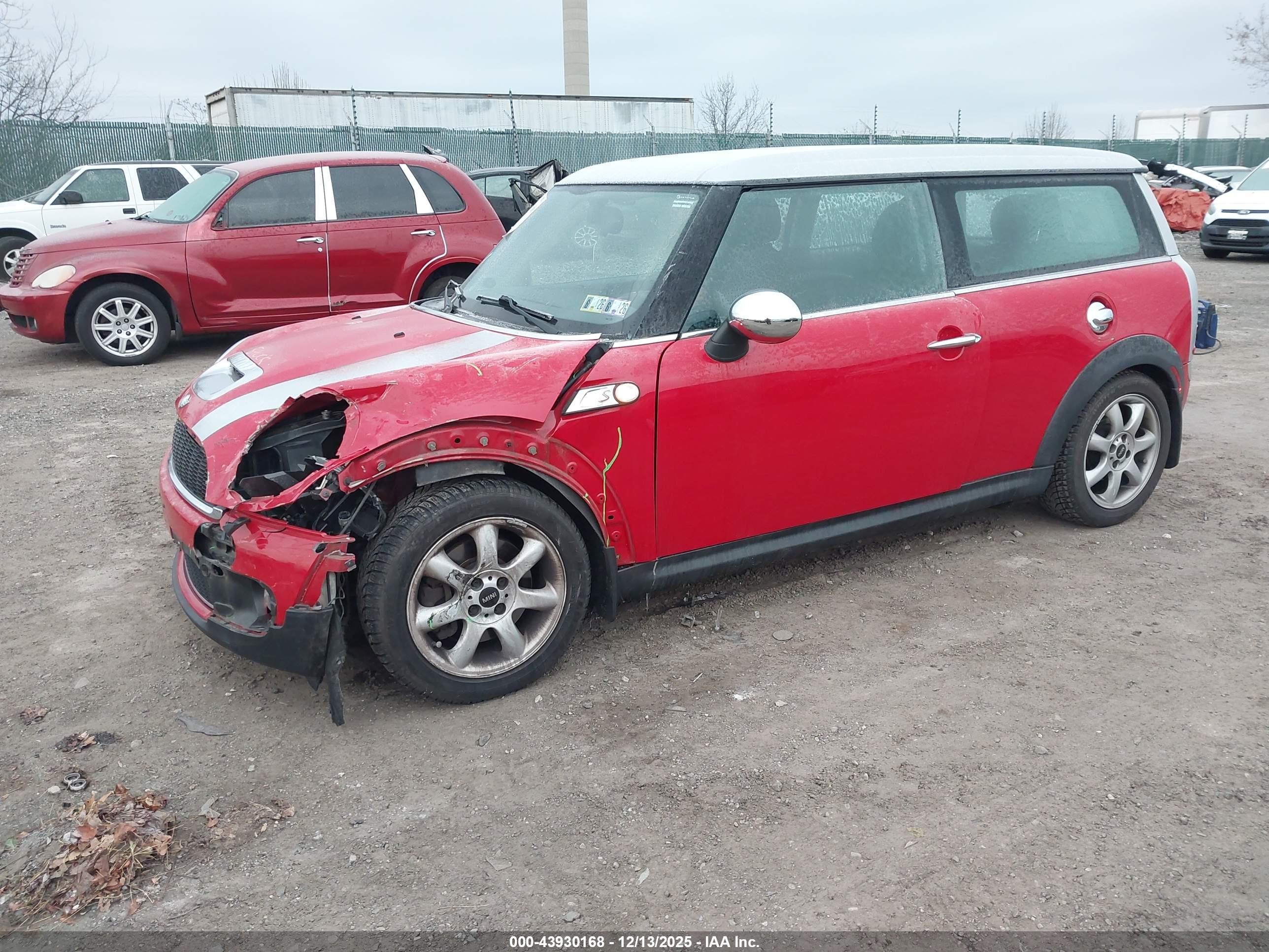 2008 Mini Cooper S Clubman   Red vin: WMWMM33588TP71277